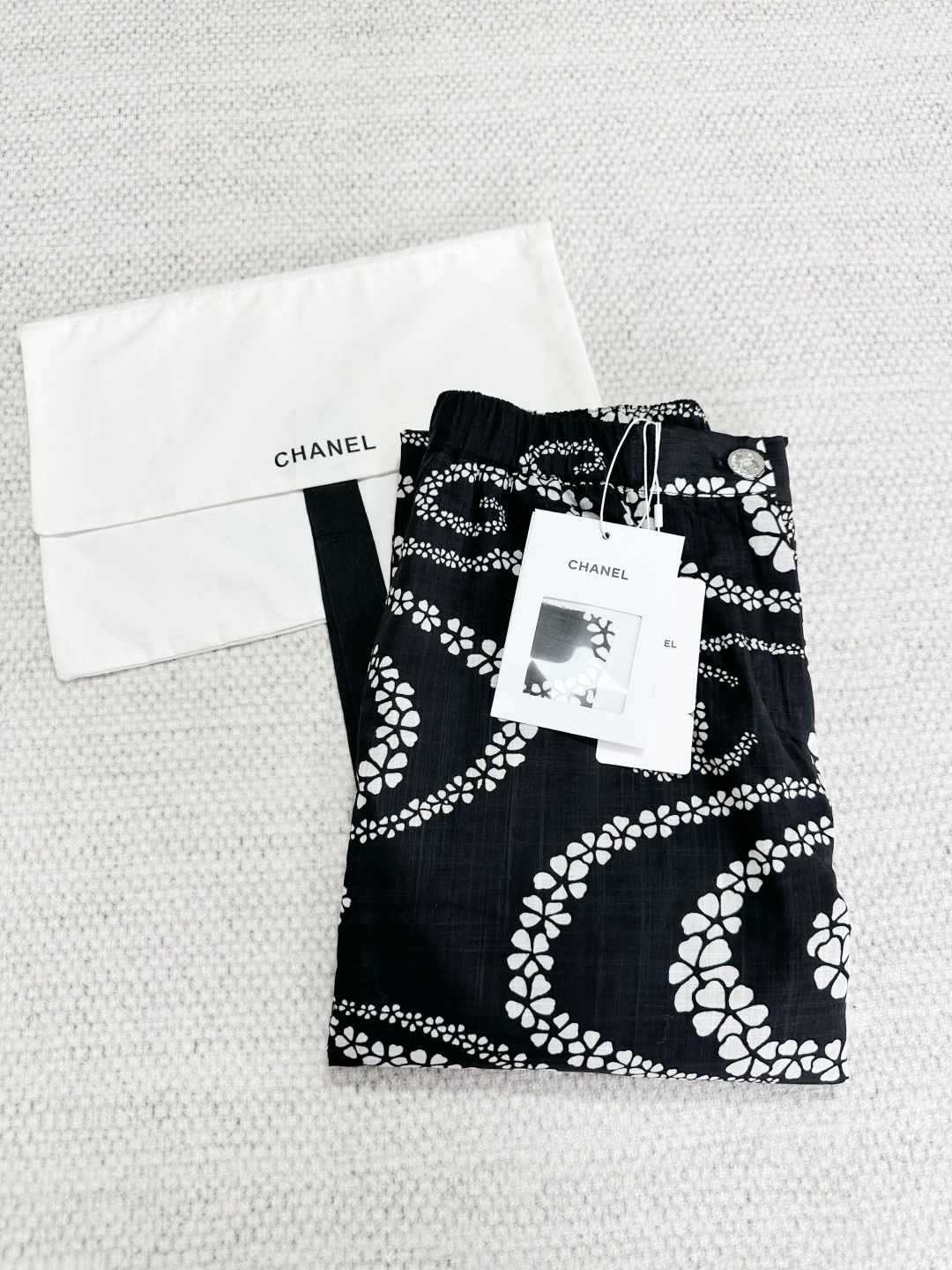 Chanel Coco Beach Print Wide Leg Pants Black/White Cotton Blend Size 34-38 4 cmp i1750057014693 3285 0 2