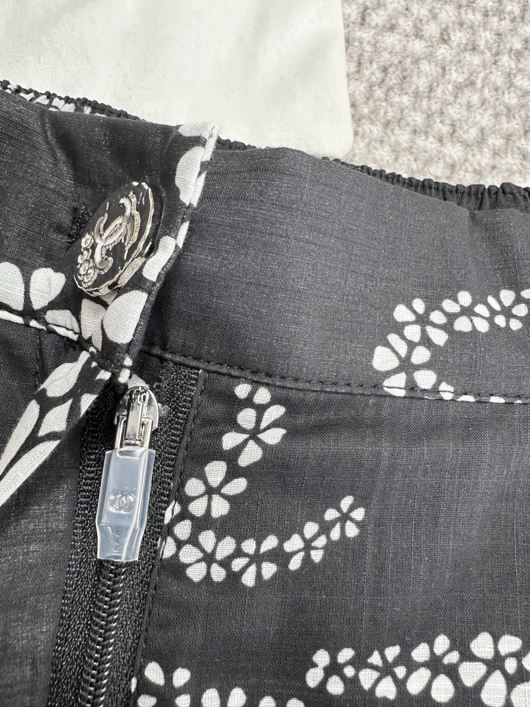 Chanel Coco Beach Print Wide Leg Pants Black/White Cotton Blend Size 34-38 9 cmp i1750057016473 7460 0 7