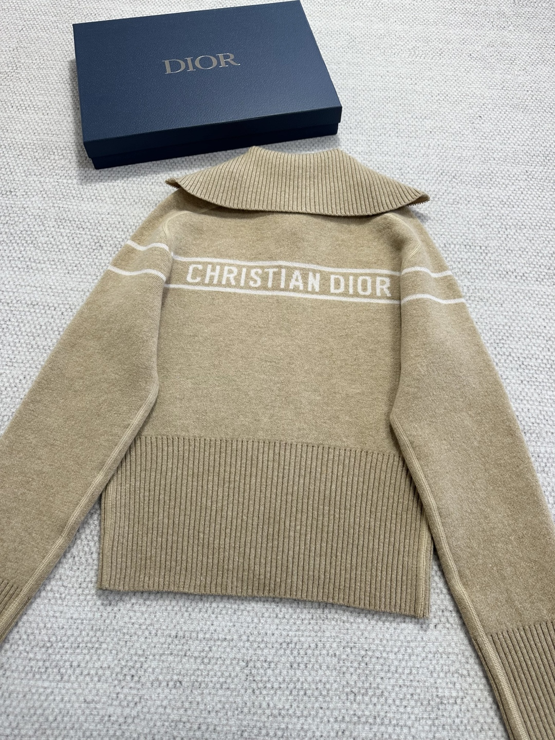 Reversible Cashmere Cardigan with Oblique Print and Diorior Signature 6 cmp i1763099330596 392 0 4