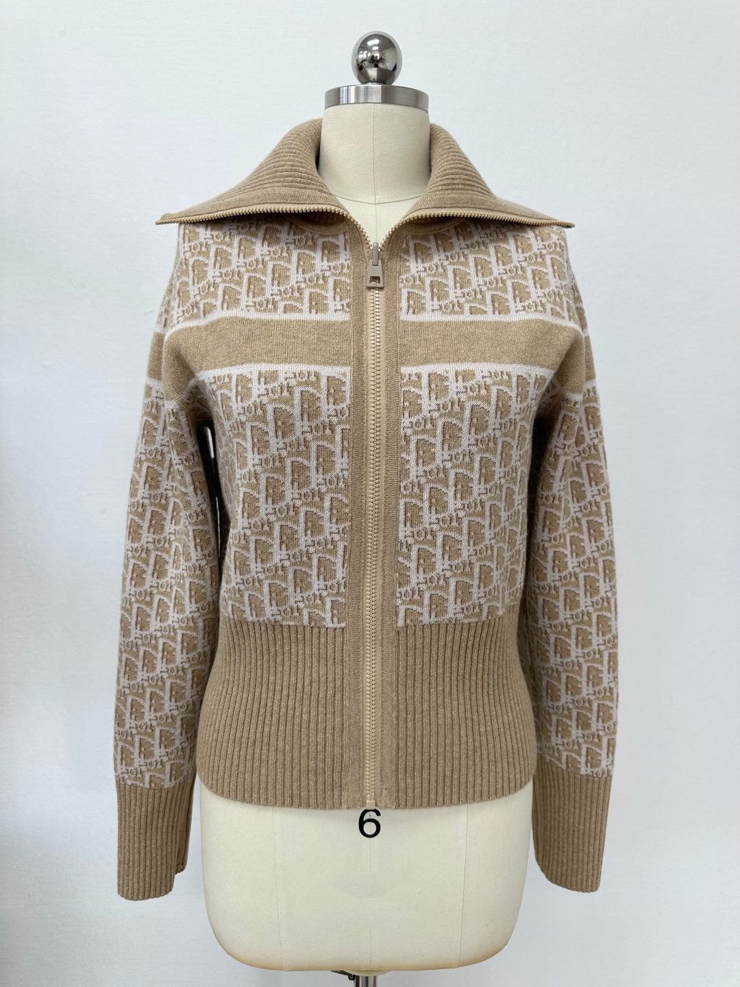 Reversible Cashmere Cardigan with Oblique Print and Diorior Signature 10 cmp i1763099337318 804 0 8