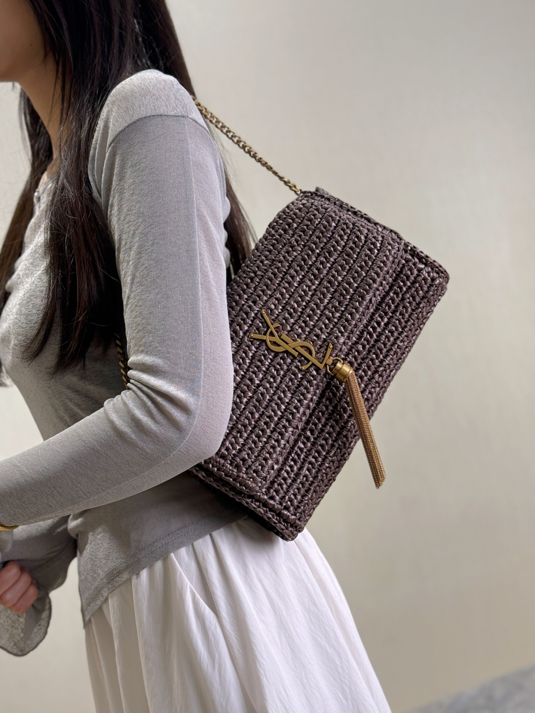 NO:389704,Pure hand-woven craftsmanship is a first-class stick, spliced ​​cowhide straps, the whole high-end and retro, Saint Laurent, saint laurent, cowhide19860909纯手工编织 工艺是一级的棒 拼接牛皮肩带 整个高级又复古,圣罗兰,saint laurent,cowhide,Bag