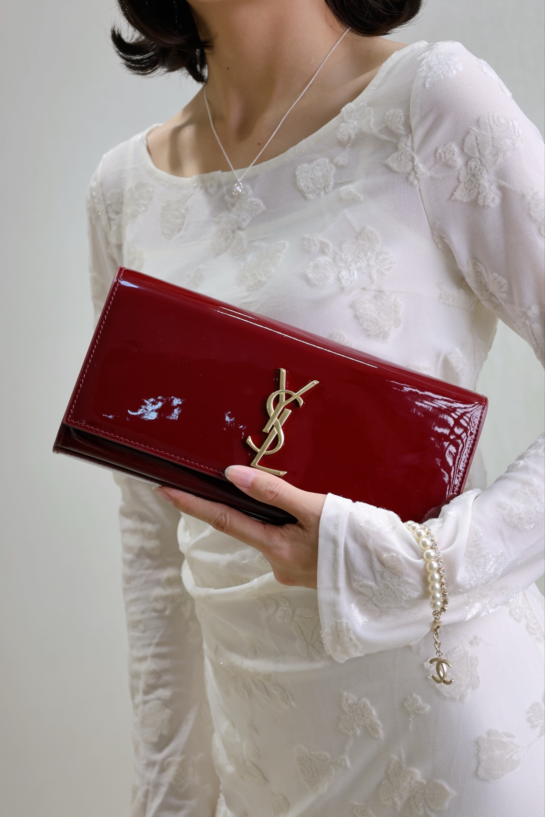 Bolso de mano clásico con logo dorado, el nuevo cuero brillante color vino tinto es más elegante y sofisticado, ¡perfec…