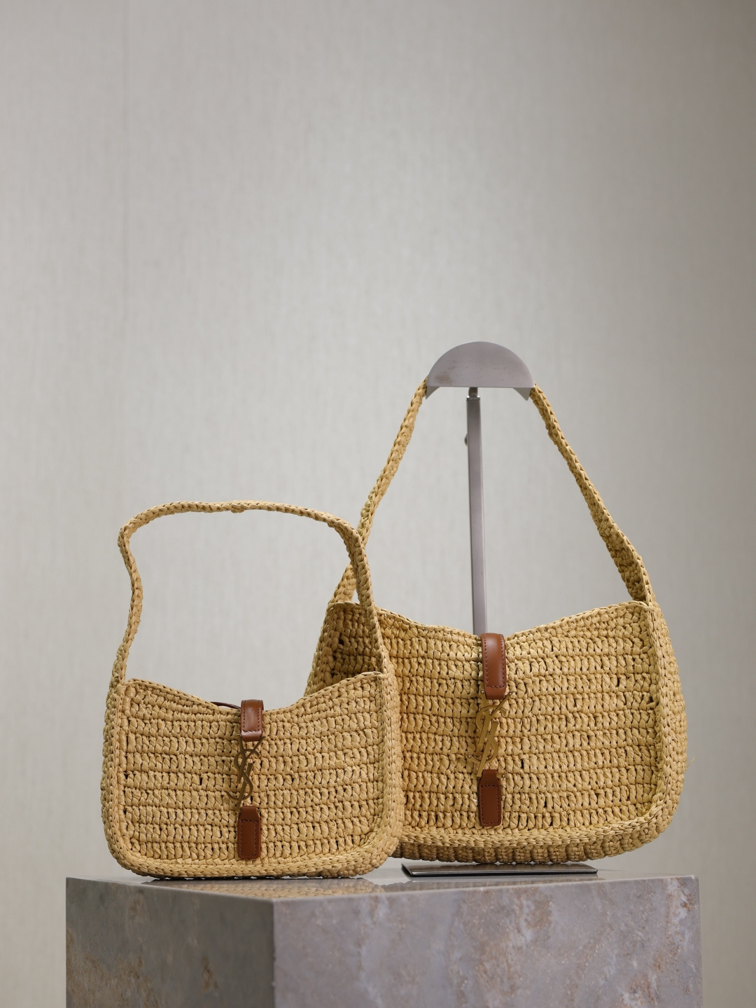 Le 5a7_ tejido beige, talla grande y pequeña