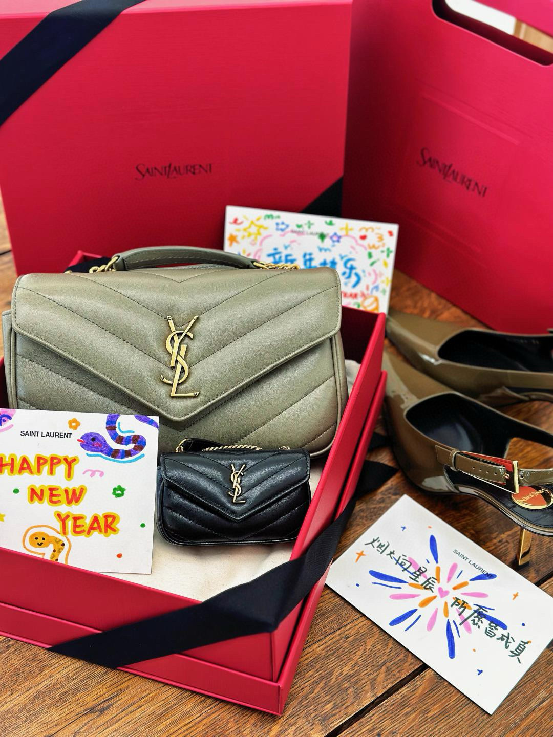 NO:211803,Continue to use old metal craftsmanship, match with top-level craftsmanship, small card bags and small mirrors, making it easier to go out every day, Saint Laurent, saint laurent19860909延续使用做旧金属工艺 搭配顶级工艺 配套小卡包和小镜子 让日常出门更轻便,圣罗兰,saint laurent,Bag