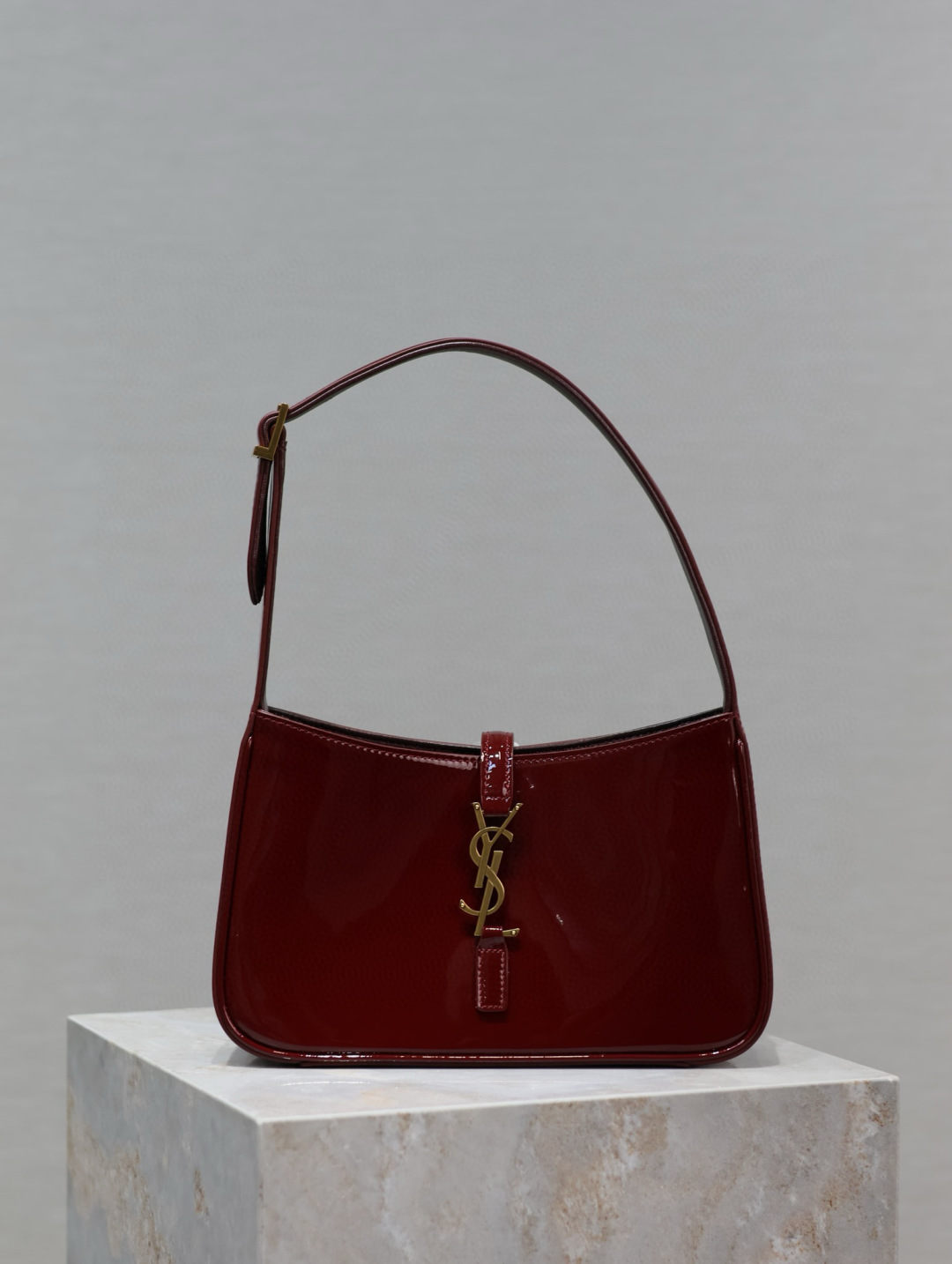 Saint Laurent Le 5 À 7 Red Patent Leather Shoulder Bag