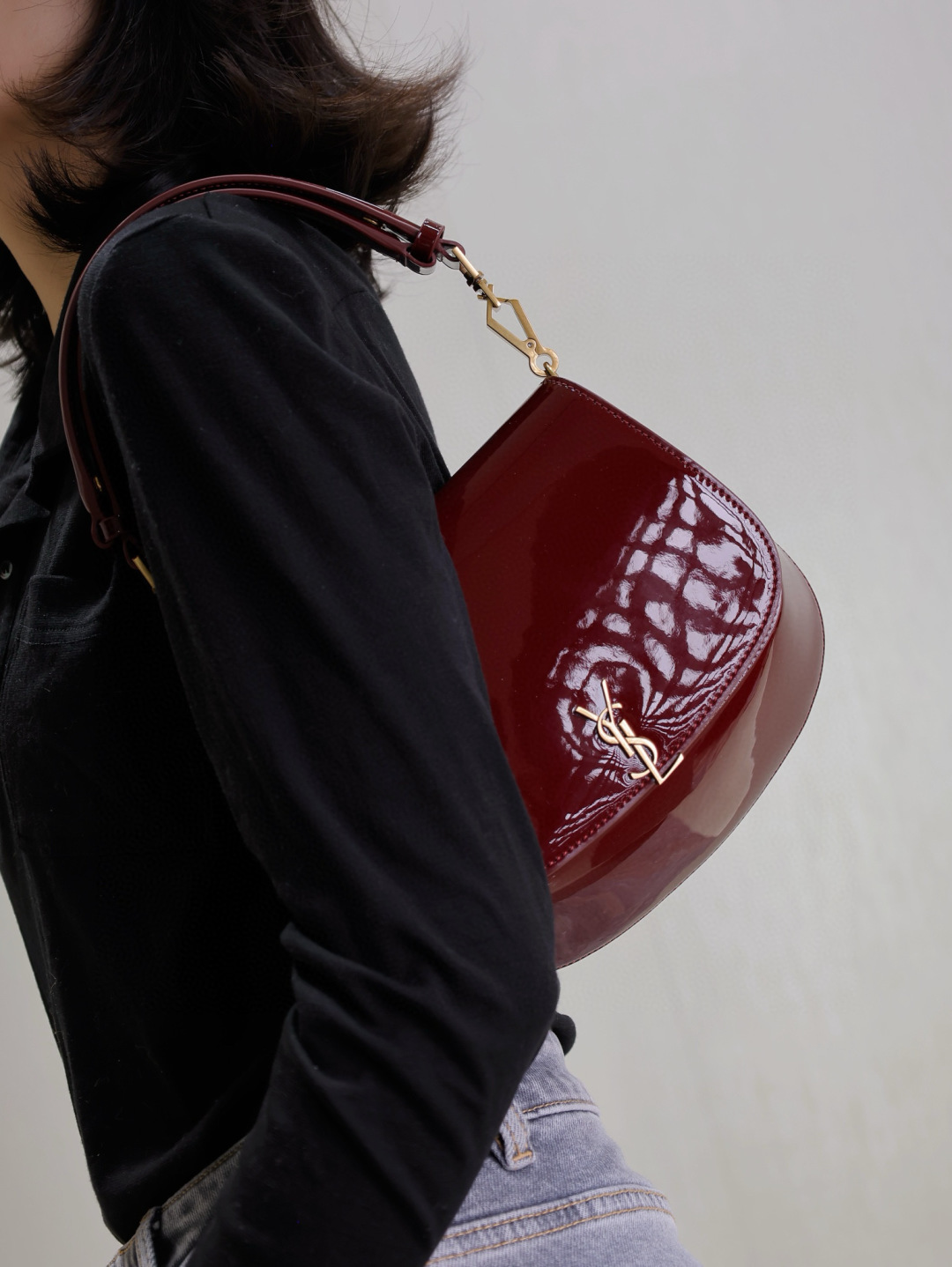 NO:211985,Low saturation burgundy highlights a strong retro mood. It is perfect for autumn and winter, Saint Laurent, saint laurent19860909低饱和度的酒红色 彰显浓郁复古情调 非常适合秋冬季节,圣罗兰,saint laurent,Bag