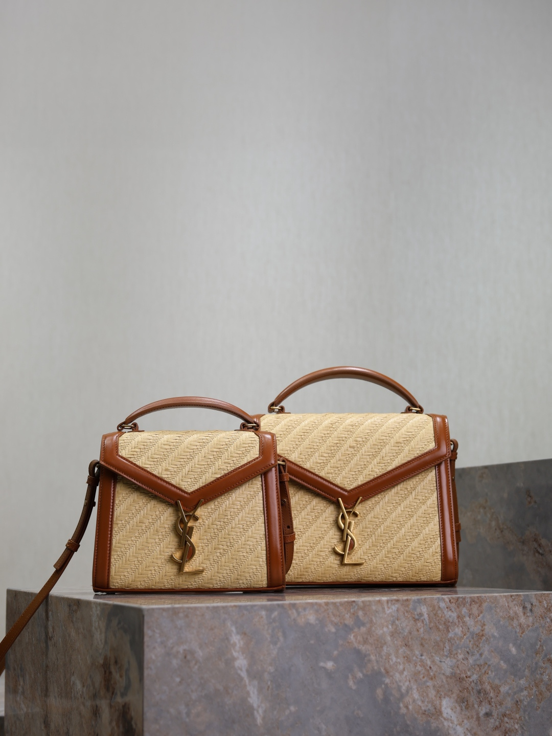 CASSANDRA_ Piel de vaca marrón tierra con tejido · 20/24cm