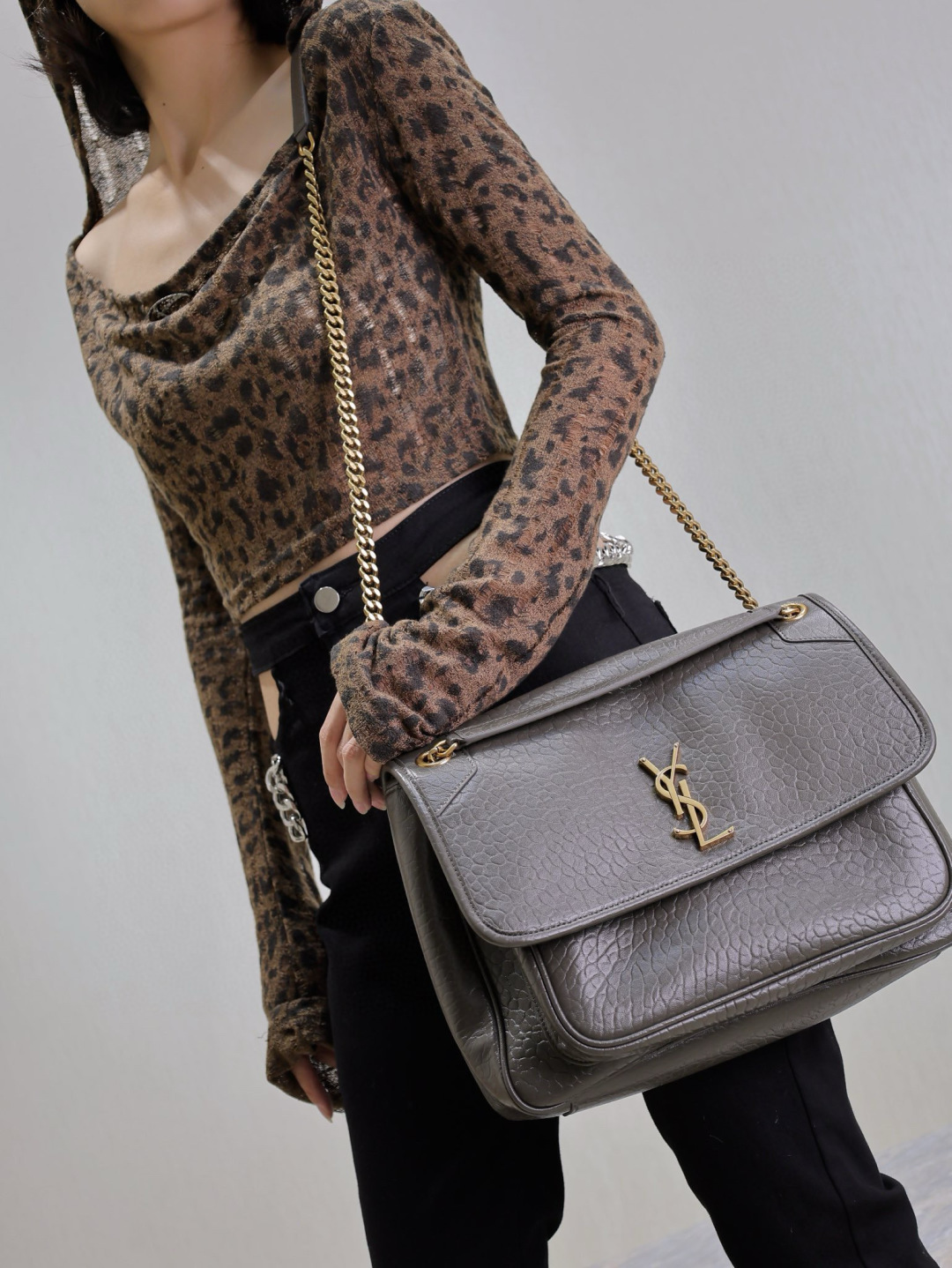 NO:772403,Unique textured leather with golden chain, retro and modern, saint laurent, saint laurent19860909独特的纹理皮质搭配金色链条 复古又摩登,圣罗兰,saint laurent,Bag