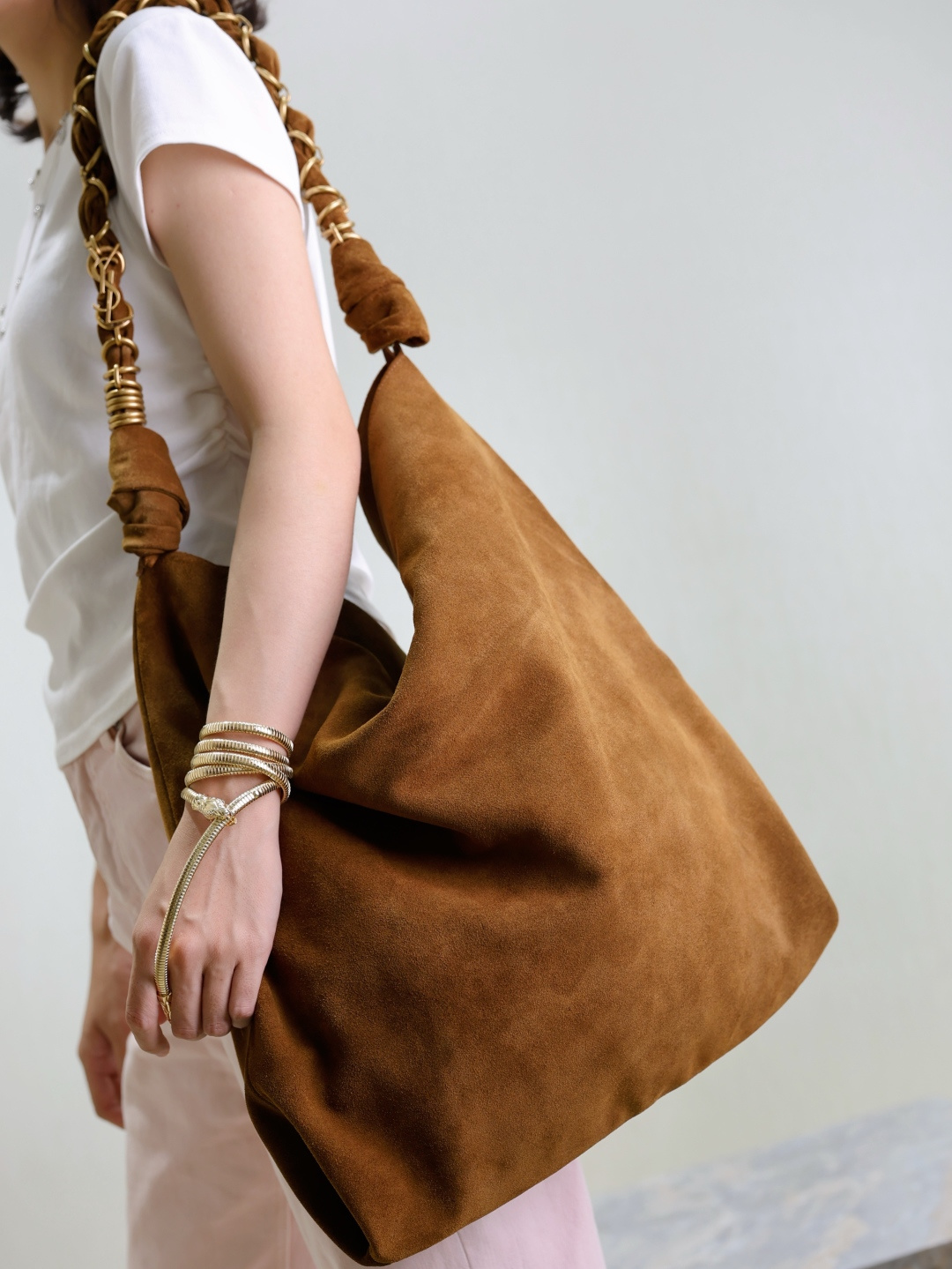 NO:390788,Unique pure hand-woven to create interlocking chain design, which adds layering and fun overall, Saint Laurent, saint laurent19860909独特纯手工编织制作出环环相扣的链条设计 整体增加了层次感和趣味性,圣罗兰,saint laurent,Bag