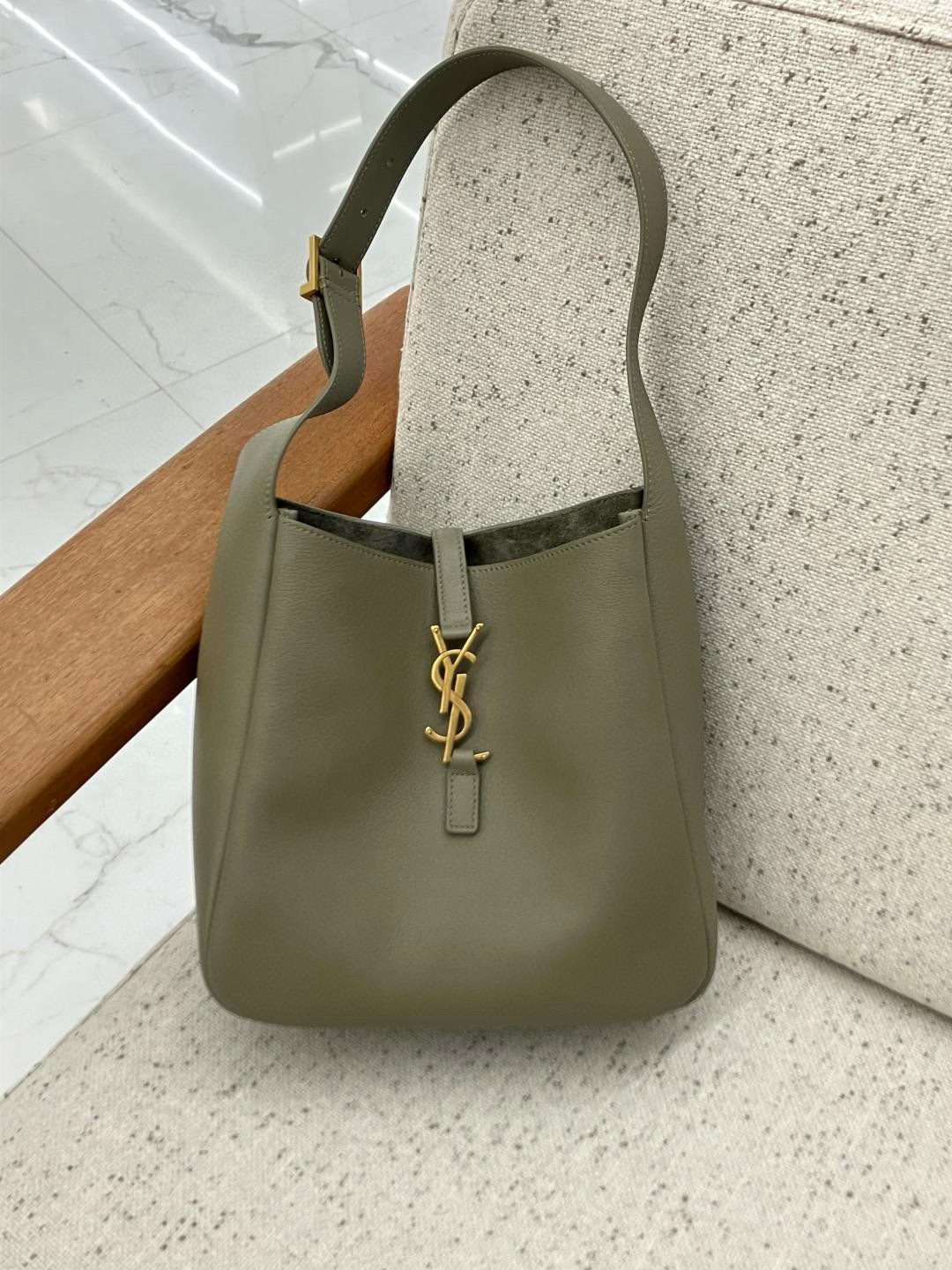 NO:387243,The light green grass in the New Year is very elegant, Saint Laurent, saint laurent19860909新春的淡淡芳草绿 很优雅,圣罗兰,saint laurent,Bag