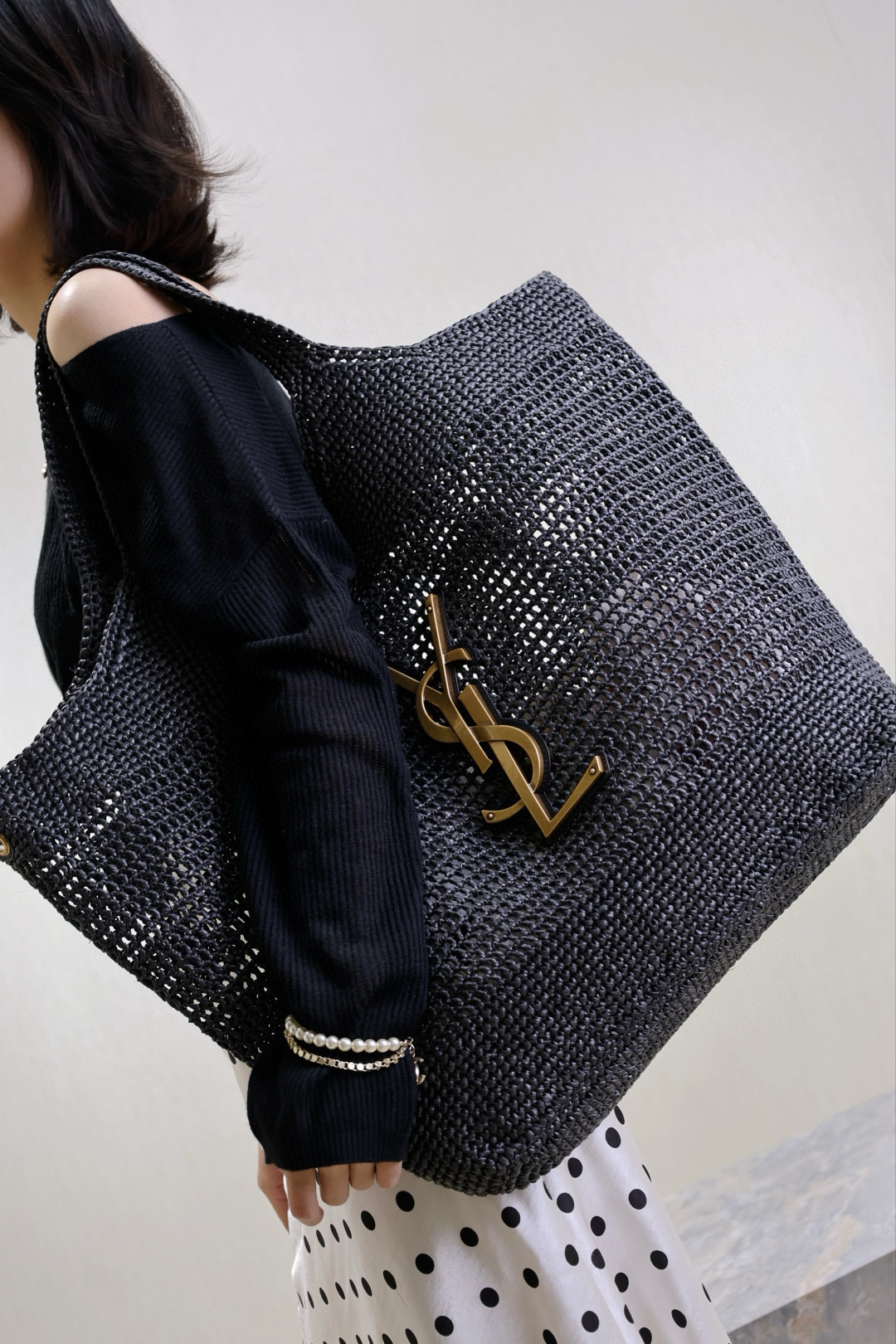 NO:387818,The woven bag comes with natural texture and is super matched with sunshine, breeze and green plants. It is definitely the god of spring and summer atmosphere!  ,Saint Laurent,saint laurent19860909编织包自带天然纹理 和阳光 微风 绿植都超级搭 绝对是春夏氛围感的神！,圣罗兰,saint laurent,Bag