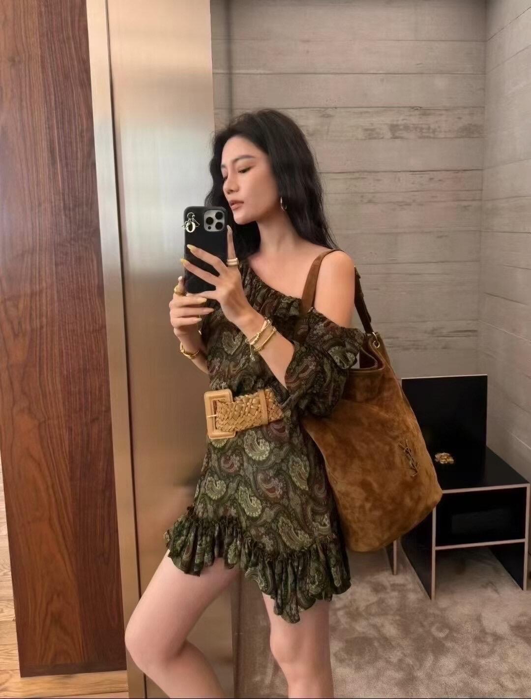 NO:389636,Simple, natural, slack bag style perfectly interprets the retro French style, Saint Laurent, saint laurent19860909简约 自然 松弛的包型 完美诠释了复古的法式风情,圣罗兰,saint laurent,Bag