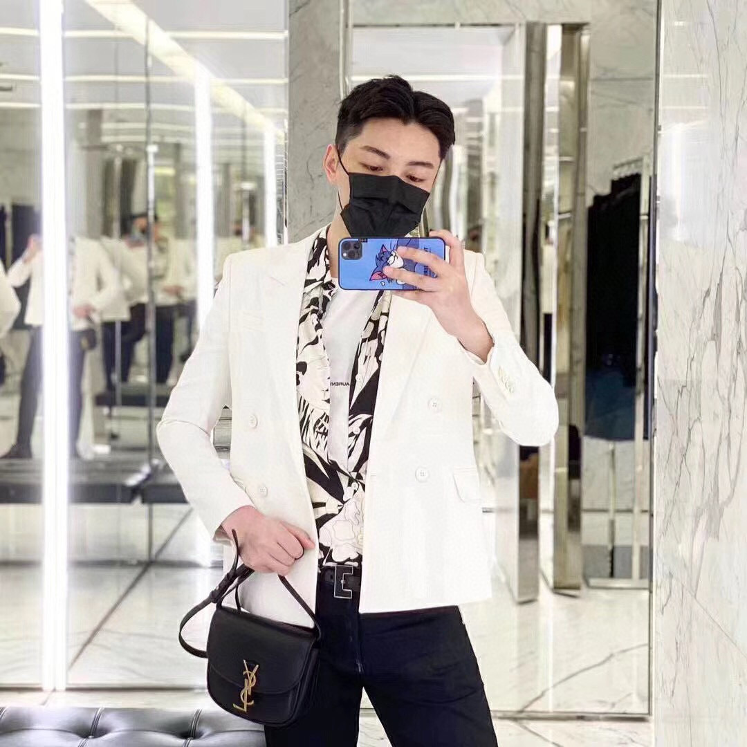 NO:582352,Men and women can style whatever they want!  No sense of inconsistency!  , saint laurent, saint laurent19860909男女随意凹造型吧！ 毫无违和感！,圣罗兰,saint laurent,Bag