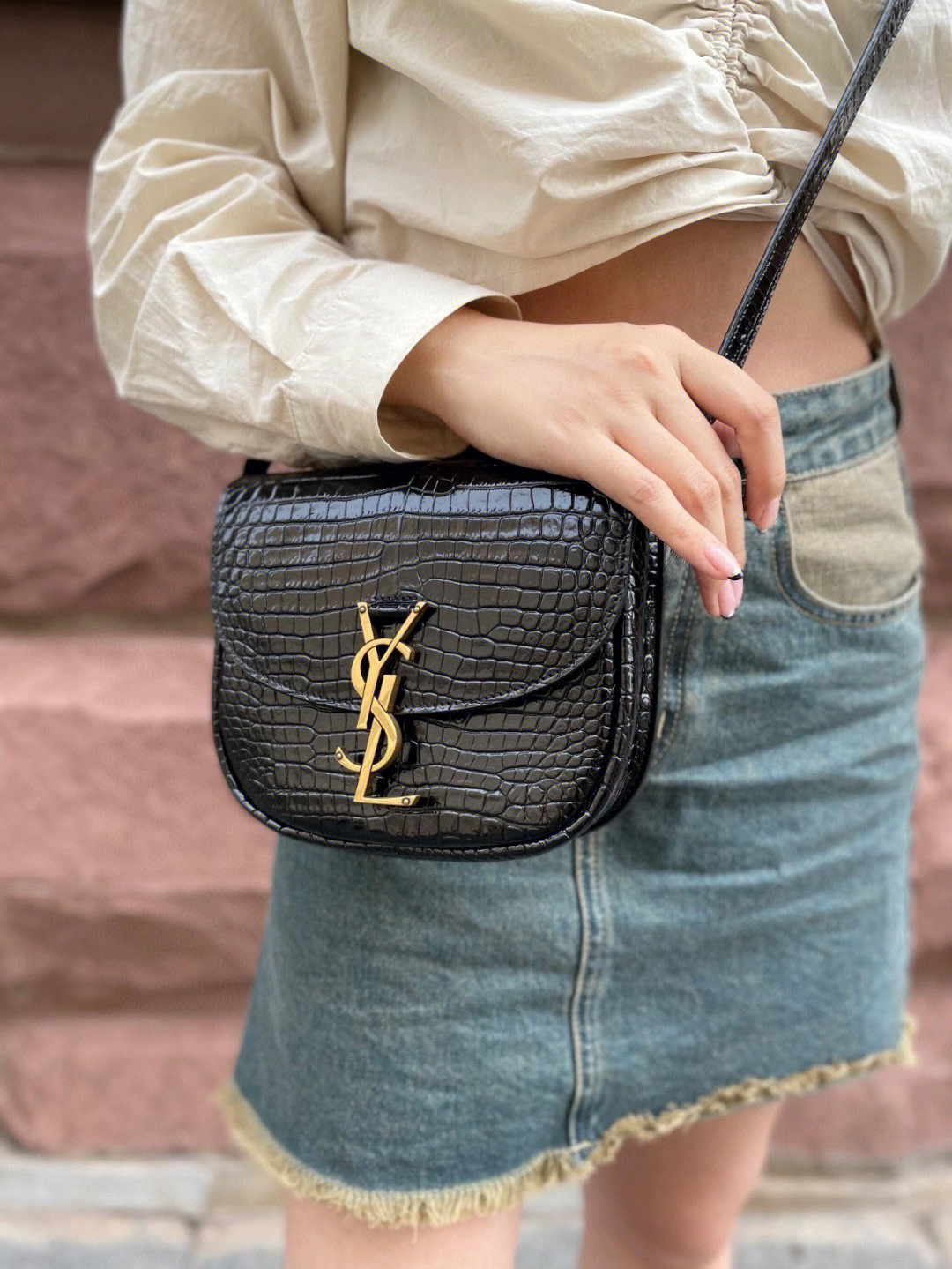 NO:582362,The compact and simple metal logo calfskin retro crocodile embossing directly adds a sense of luxury, saint laurent, saint laurent, cowhide19860909紧致简约金属logo 小牛皮复古鳄鱼压纹直接把高级感拉满,圣罗兰,saint laurent,cowhide,Bag