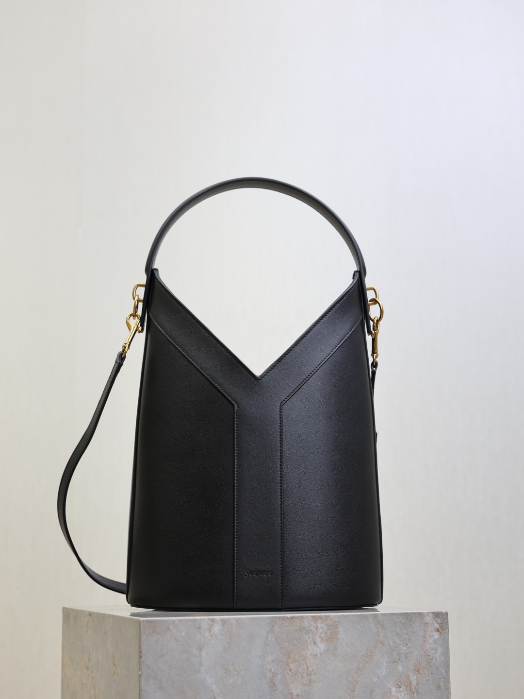 Yves Saint Laurent Black Leather Y-Shaped Bucket Bag, 25×34×15cm 1 cmp i1758615442754 1859 0 8