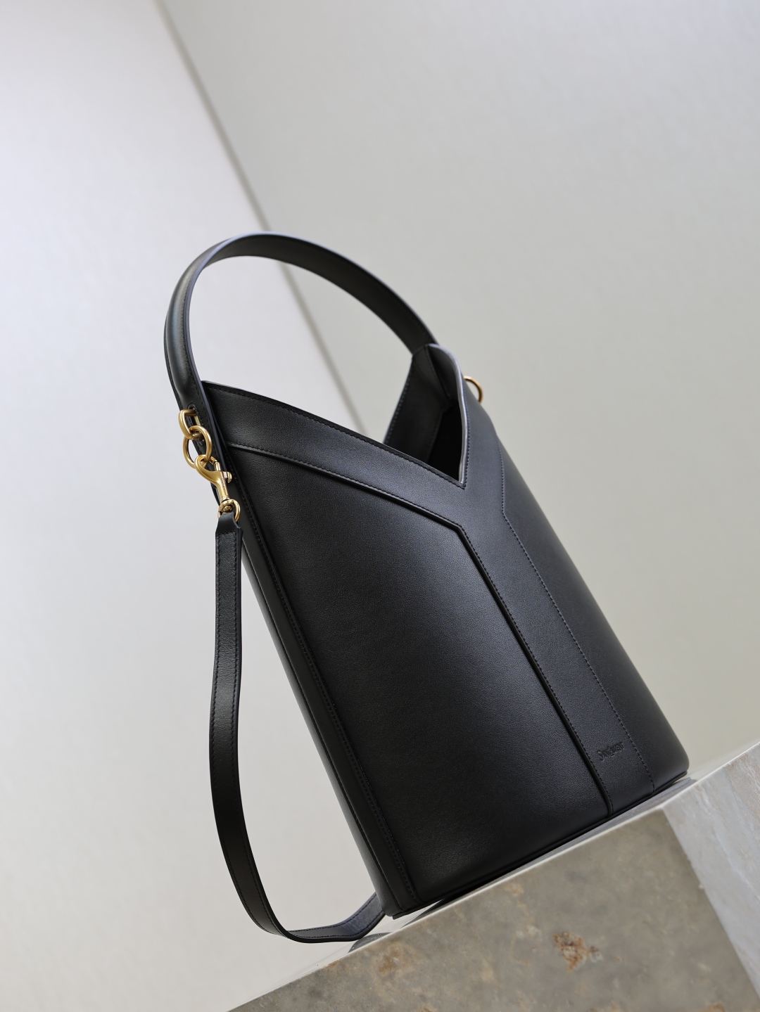 Yves Saint Laurent Black Leather Y-Shaped Bucket Bag, 25×34×15cm 3 cmp i1758615442794 4827 0 2