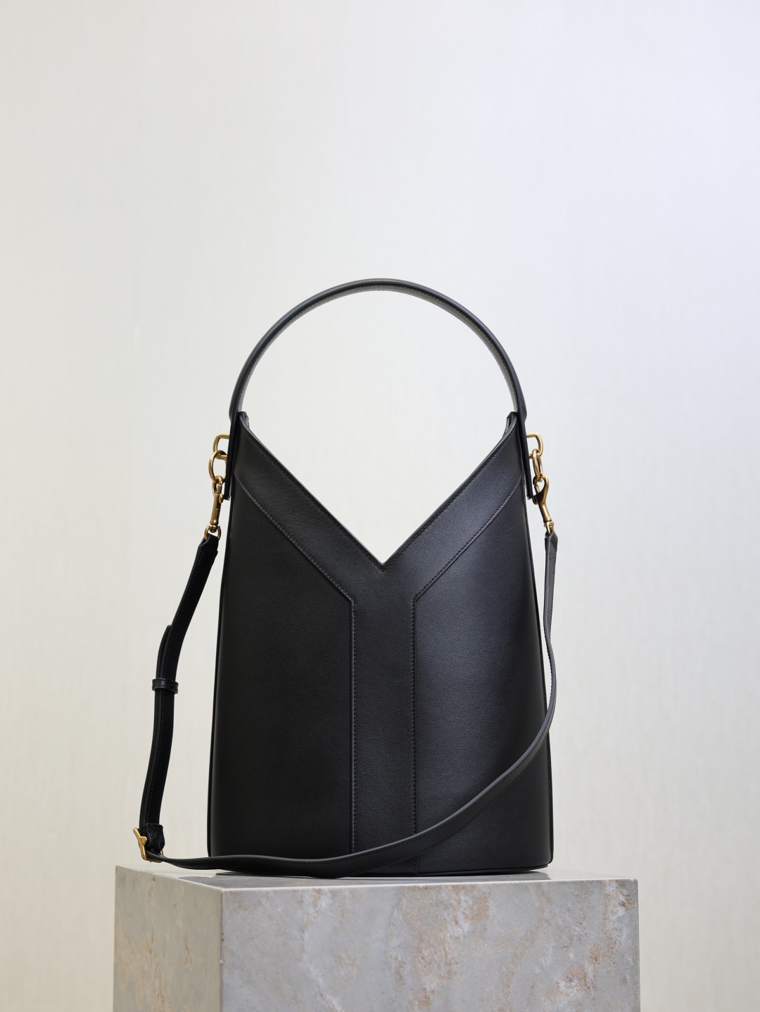 Yves Saint Laurent Black Leather Y-Shaped Bucket Bag, 25×34×15cm 8 cmp i1758615506345 4014 0 6