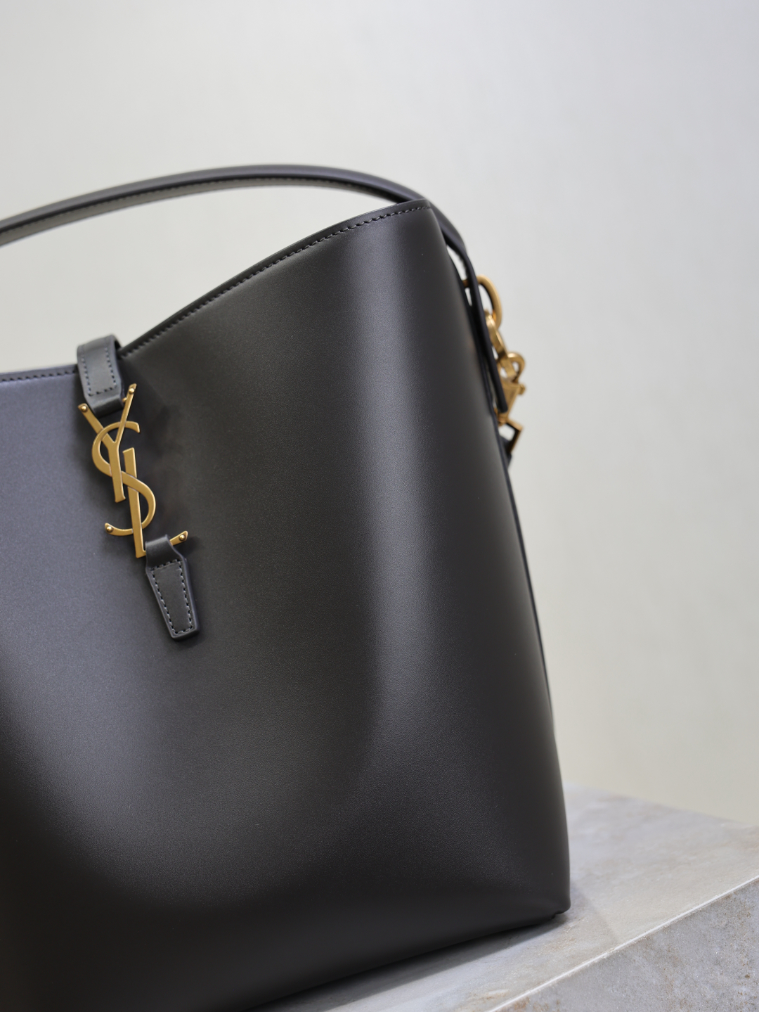 LE 5A`7 Series Bucket Bag in Gray Italian Calfskin Leather, 26 x 20 x 12 cm 6 cmp i1760344837042 6639 0 4