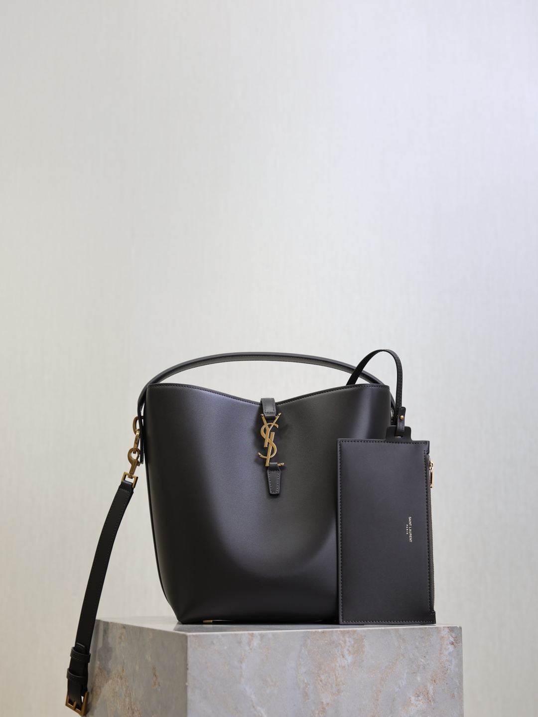 LE 5A`7 Series Bucket Bag in Gray Italian Calfskin Leather, 26 x 20 x 12 cm 2 cmp i1760344837841 5974 0 0