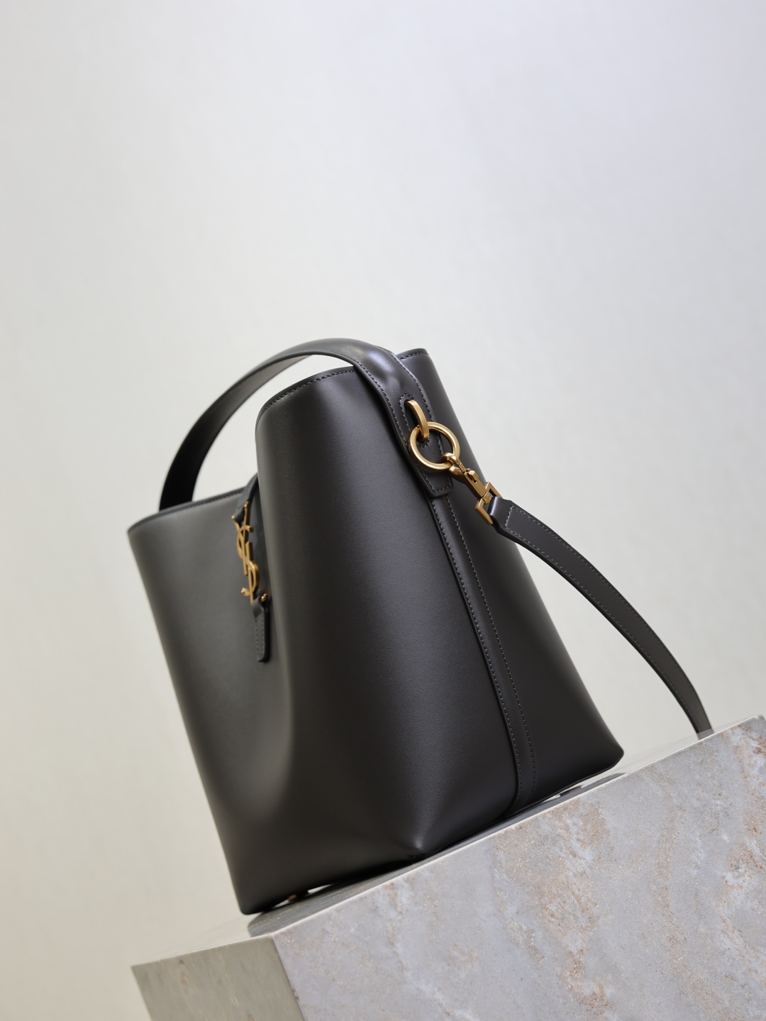 LE 5A`7 Series Bucket Bag in Gray Italian Calfskin Leather, 26 x 20 x 12 cm 5 cmp i1760344837891 7267 0 3