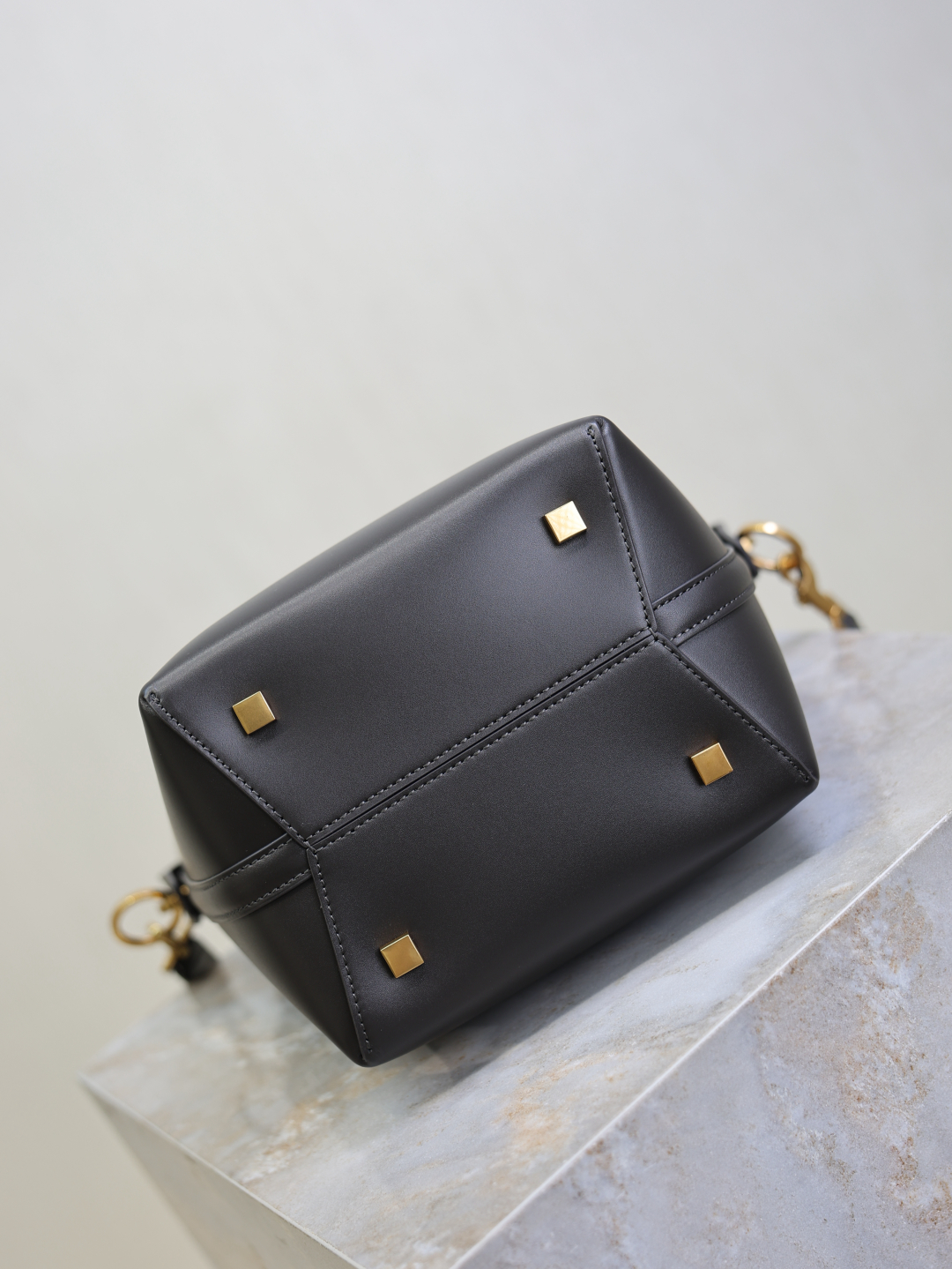 LE 37 Bucket Bag Small, Italian Calfskin Leather, Elegant and Modern Design 10 cmp i1760345237616 8872 0 7