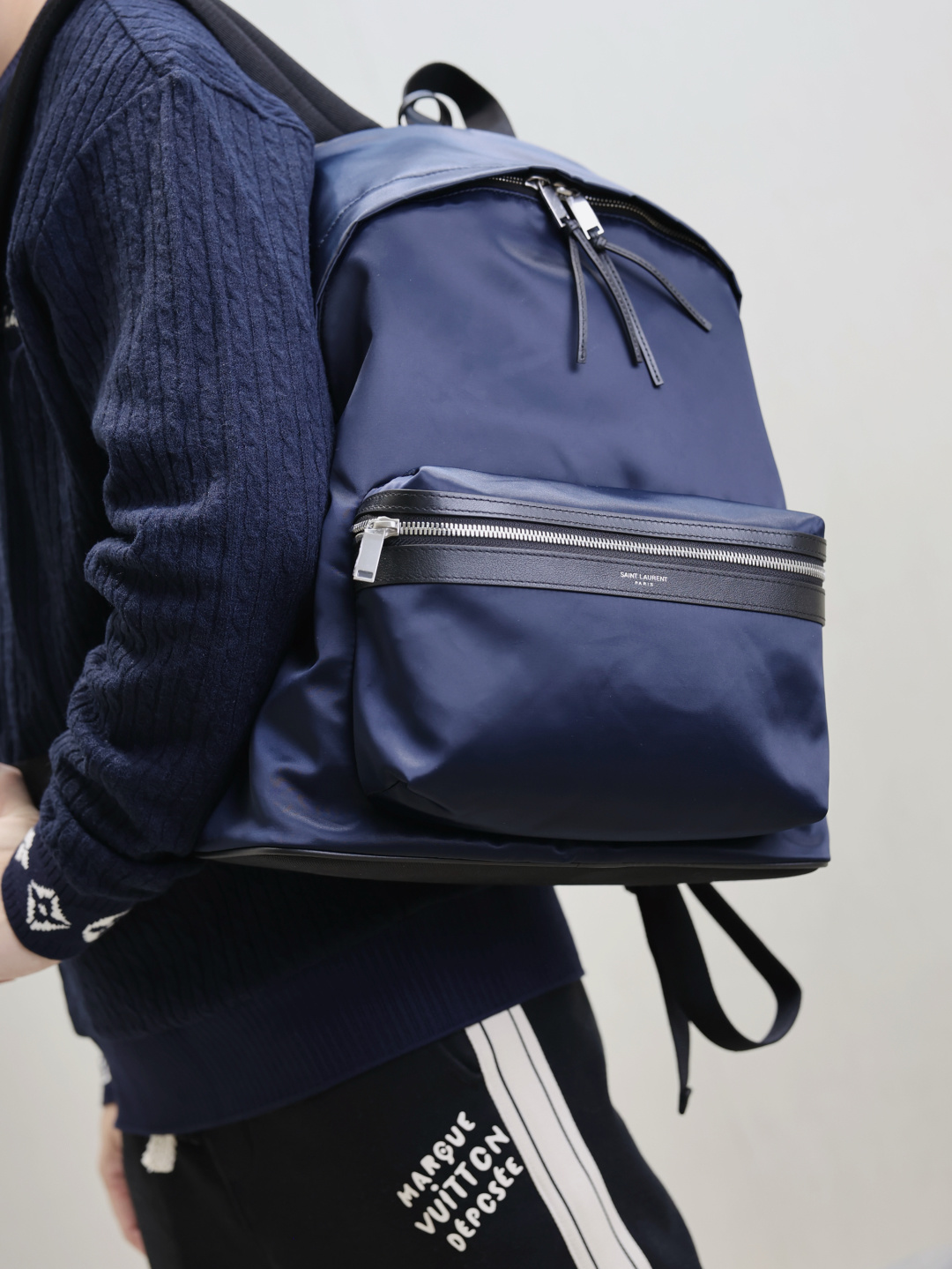 NO:582312,An extra-large capacity backpack with a spacious internal space and multiple compartments that can easily accommodate a variety of items to meet travel needs, saint laurent, saint laurent, backpacks19860909容量超大的背包 拥有宽敞的内部空间和多个隔层 可以轻松容纳各种物品 满足出行的需求,圣罗兰,saint laurent,backpacks,Bag