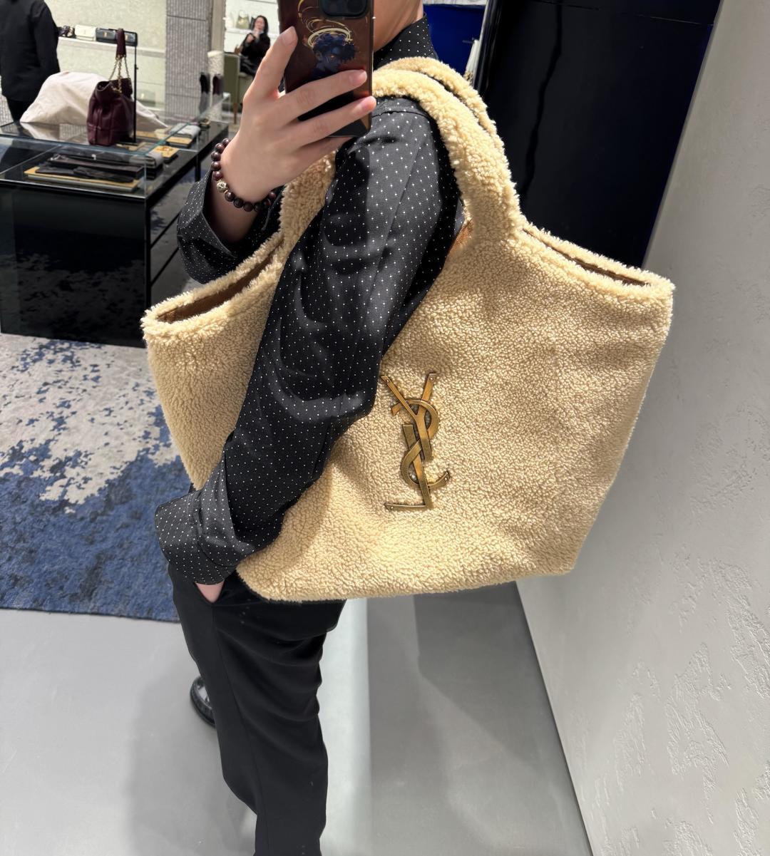 NO:584407,ICARE lambswool is warm and full of relaxation. It is so healing~, saint laurent, saint laurent19860909ICARE羊羔毛暖暖的 松弛感拉满 太治愈啦～,圣罗兰,saint laurent,Bag