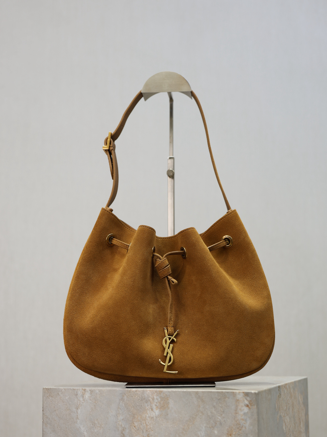 【Piel original】Ante amarillo tierra PARIS VII Bolso HOBO pequeño de ante, cierre de cordón de cuero de vaca, con el col…