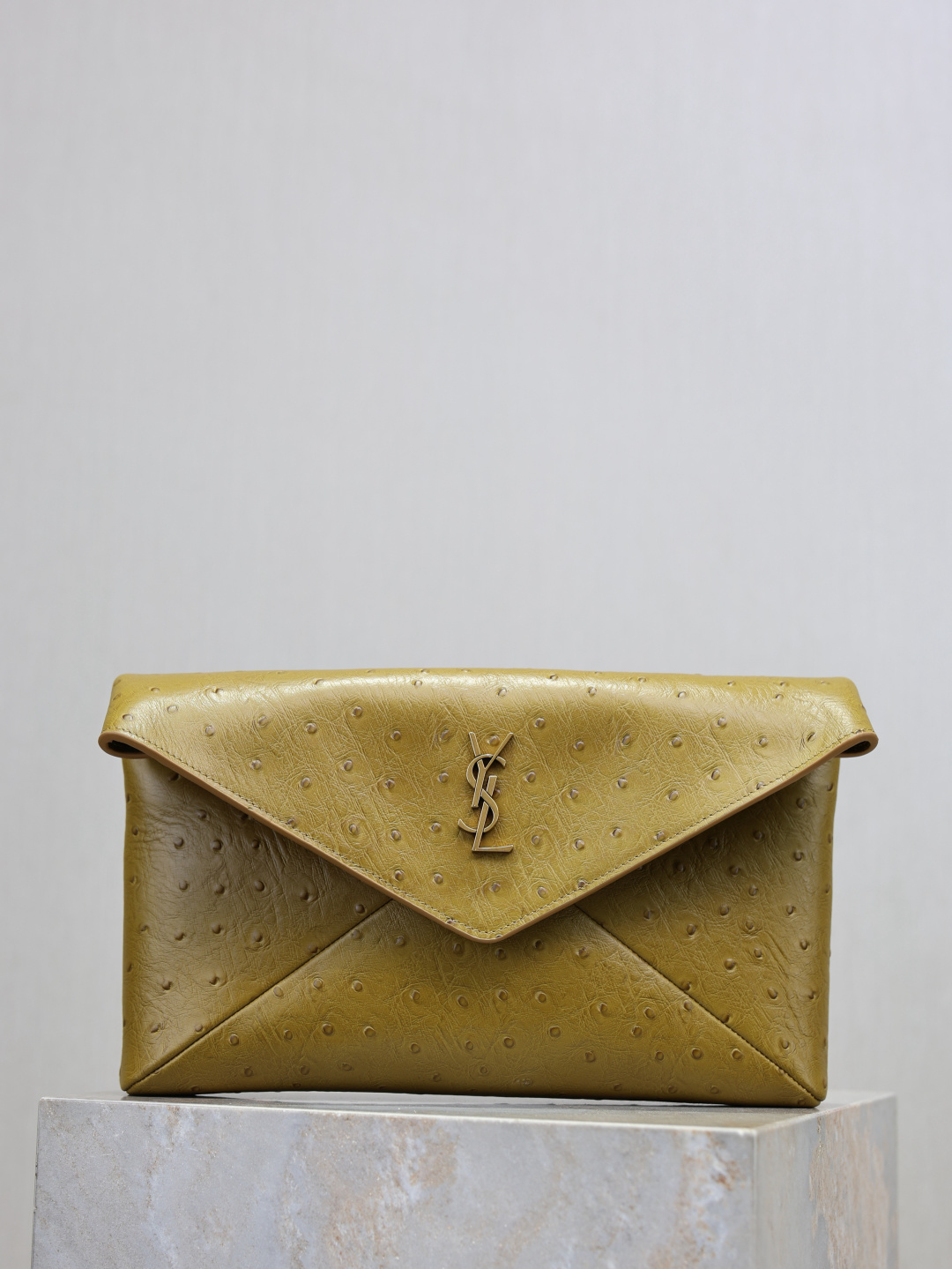 NO:771826,LE envelope-style clutch clutch bag has a smart personality, fashionable and versatile style, the shoulder strap can be stored, it can be carried on the shoulder as an armpit bag, or used as a clutch bag. The hand effect is exquisite and cool, ultra-light weight, and the capacity is nice!  Leopard print material with high-end leather, cool upper body!  Style No. 769307 Size 29.5×18×4.5cm, saint laurent, saint laurent, handbag19860909LE 信封式手拿包 手拿包 个性干练,款式时尚百搭,肩带可收纳,既可肩背做腋下包,也可以做为手拿包使用.手拿效果精致酷飒,超轻自重,容量 nice！豹纹材质配皮高级,上身酷飒！ 款号769307 尺寸29.5×18×4.5cm,圣罗兰,saint laurent,handbag,Bag