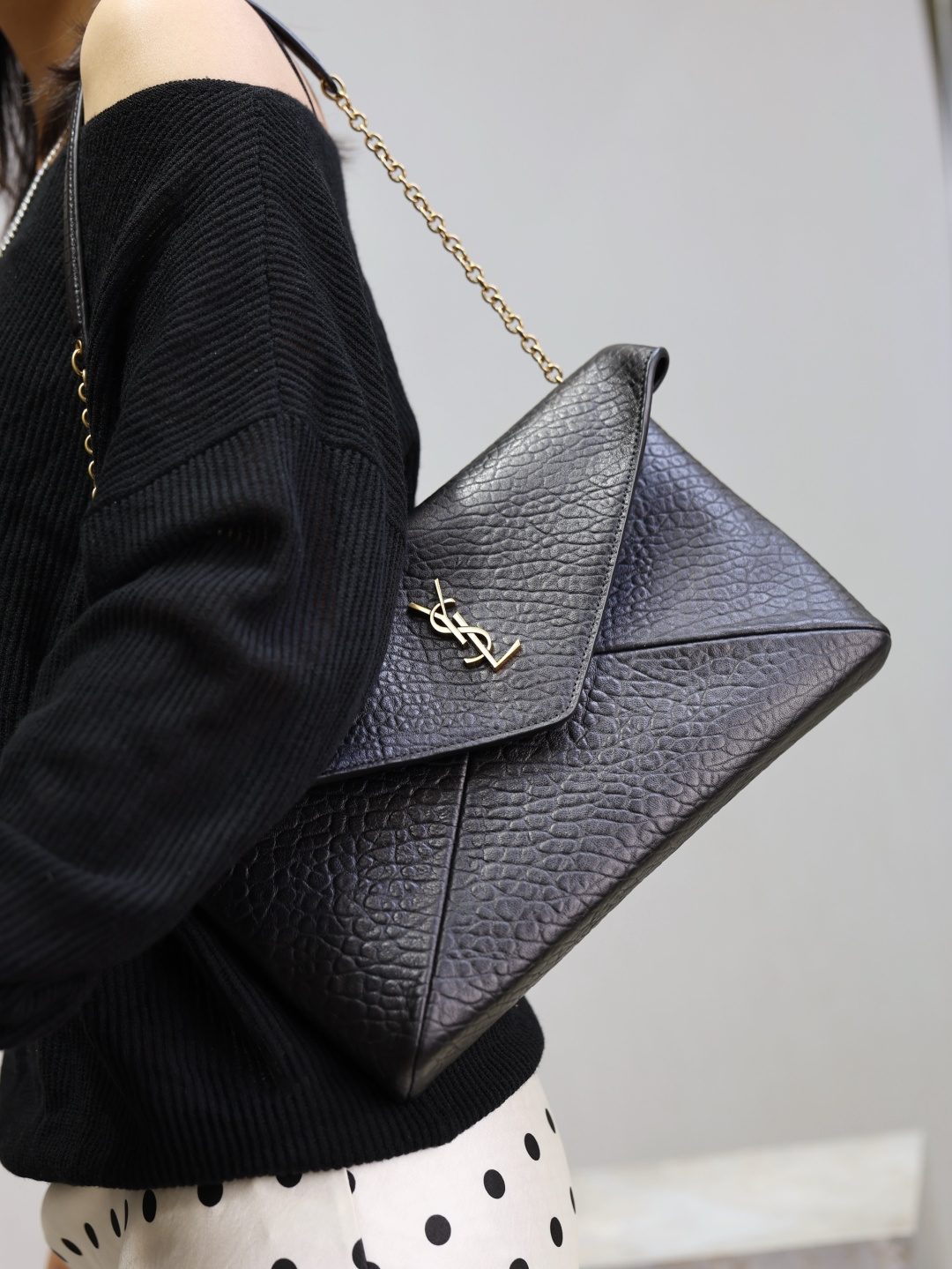 NO:771169,Envelope structure, textured leather, combines the elegance of a clutch bag with the practicality of a shoulder bag, showing a style that combines retro and modern styles, saint laurent, saint laurent, shoulder bags, handbag19860909信封式结构 皮质带有纹理质感 兼具手拿包的优雅与单肩包的实用性 展现复古与摩登结合的风格,圣罗兰,saint laurent,shoulder bags,handbag,Bag