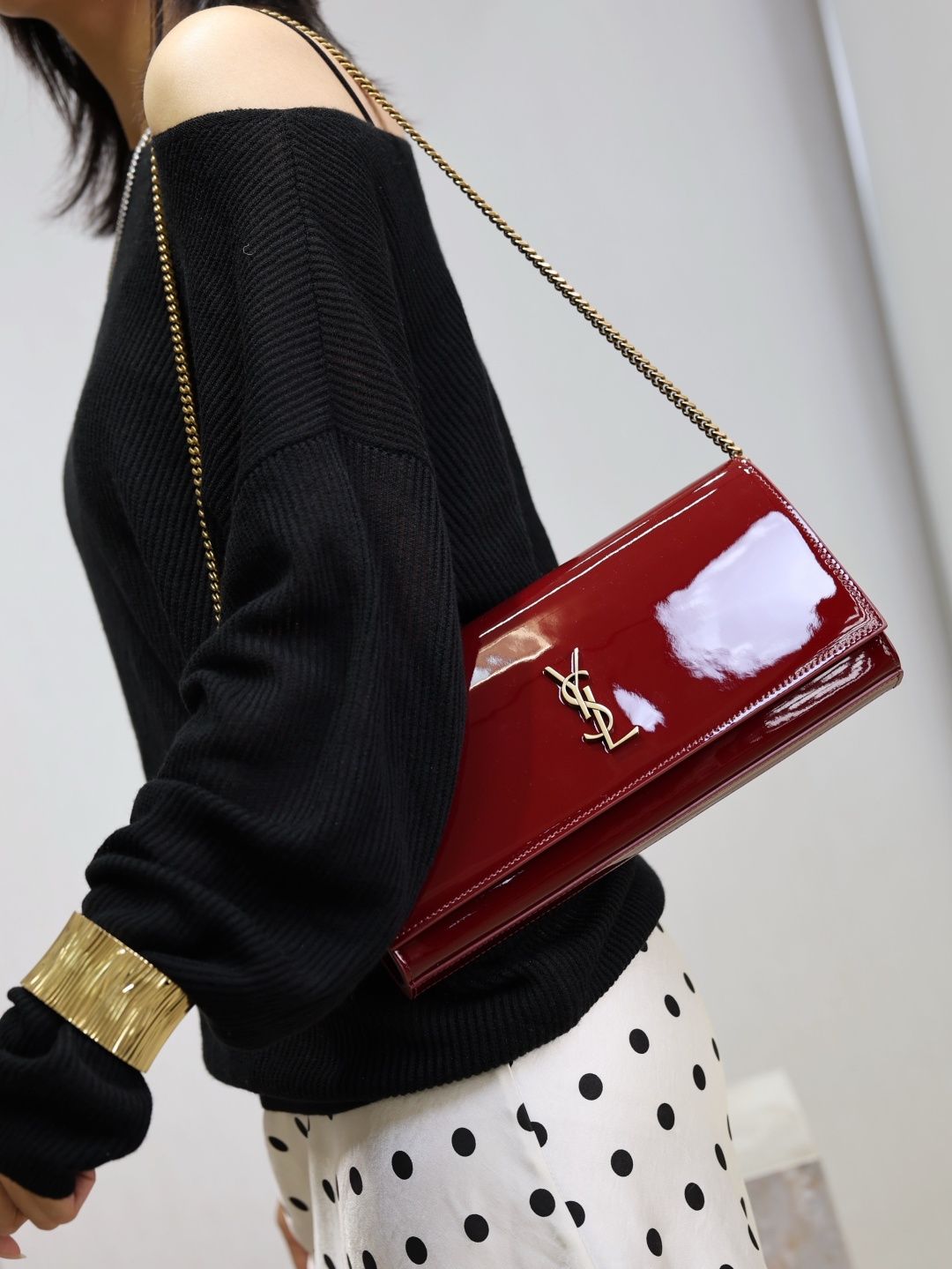 NO:772864,Bright patent leather material with metal chain shines like a gem, maintaining an unruly attitude in the fashion cycle and witnessing the new modern era, Yves Saint Laurent, saint laurent19860909亮漆皮材质搭配金属链条 如宝石般闪耀 在时尚轮回中保持不羁的态度 见证崭新的摩登时代,圣罗兰,saint laurent,Bag