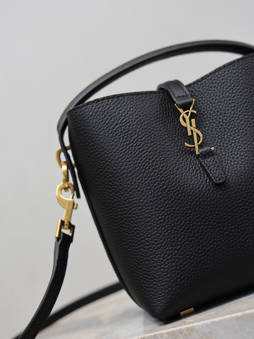 Bolso YSL Patrón de lichi negro hebilla dorada — photo 5