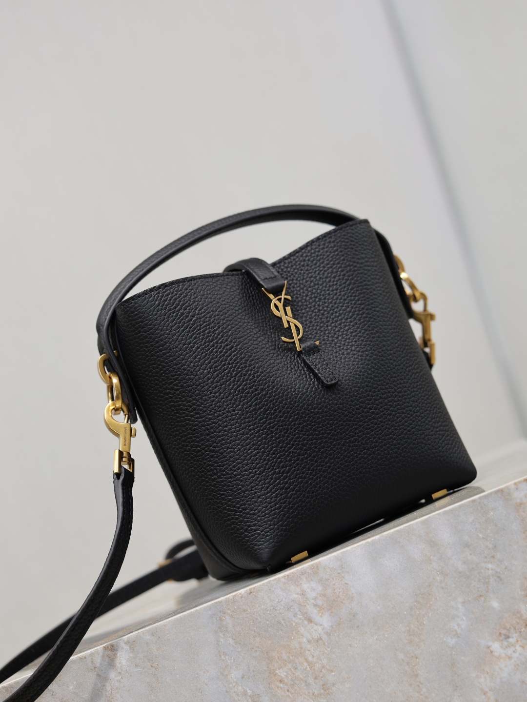 Bolso YSL Patrón de lichi negro hebilla dorada — photo 3