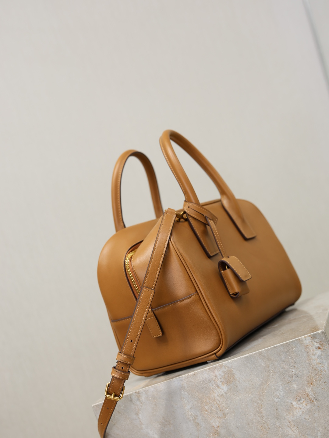 Saint Laurent Brown Small everyday shoulder