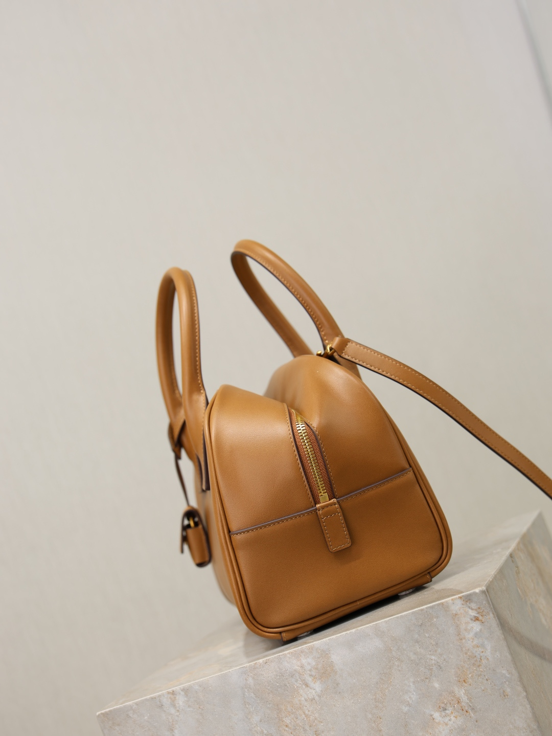 Saint Laurent Brown Small everyday shoulder