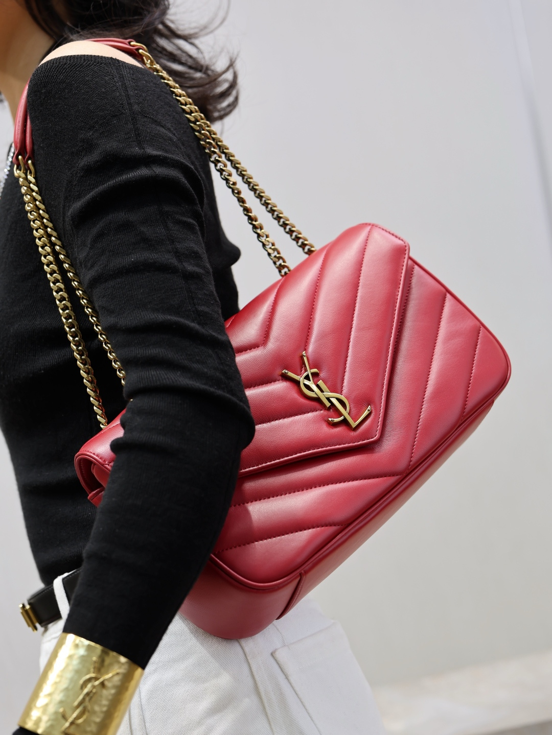 NO:772179,Classic LOULOU shape, the bag is crisp and stylish, with a gold chain shoulder strap, full of high-end feel., saint laurent, saint laurent19860909经典LOULOU造型,包身挺括有型,搭配金色链条肩带,高级感十足.,圣罗兰,saint laurent,Bag