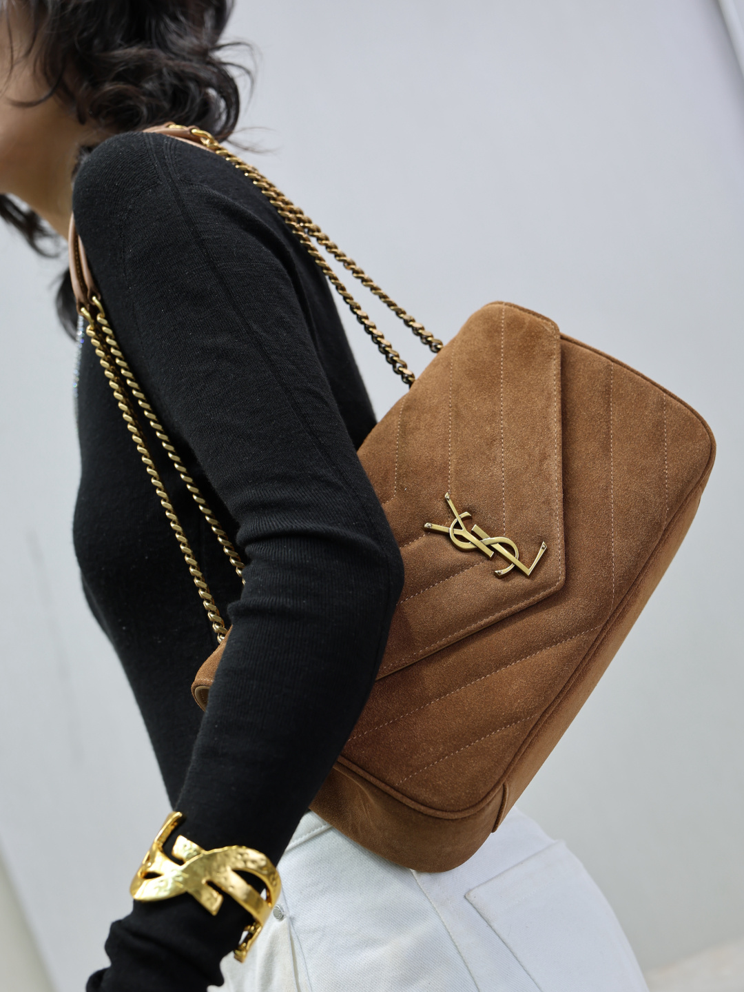 NO:772262,Loulou chain bag. The suede feels delicate and shiny. The retro aged hardware chain adds texture. The bag is crisp and not soft. It is a versatile item that combines fashion and practicality., saint laurent, saint laurent, chamois leather19860909Loulou链条包 麂皮触感细腻有光泽 复古做旧五金链条增添质感 包型挺括不软塌 是兼顾时尚与实用的百搭单品.,圣罗兰,saint laurent,chamois leather,Bag