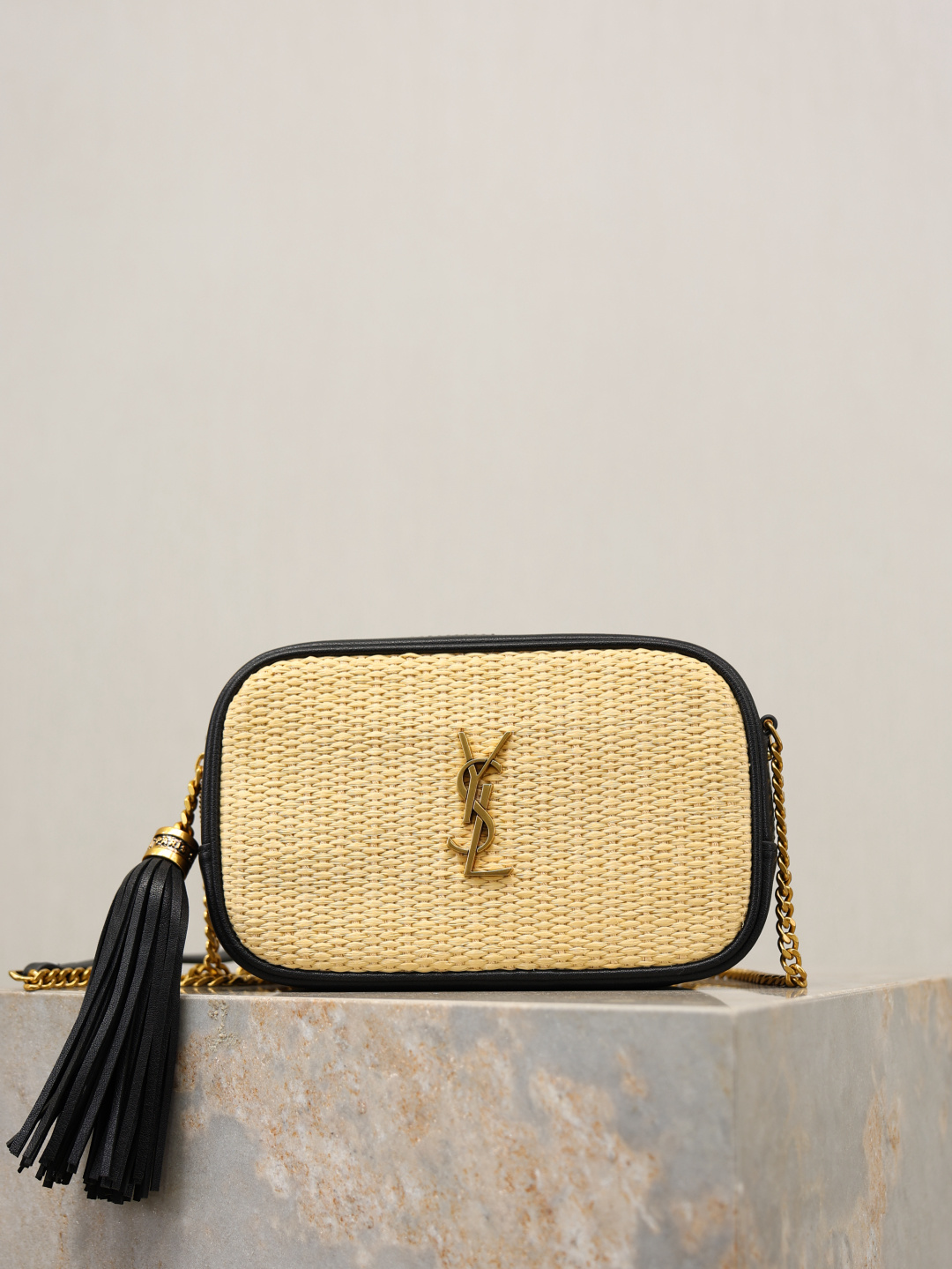 NO:772530,Woven leather · LOU MINI BAG top imported cowhide leather camera bag, ZP mold making, to make it exactly the same!  Very exquisite!  Pair it with fashionable tassel hangings!  Full leather inside and out, with card slots inside the bag!  Very practical and elegant!  Model 585040 size 18×10×5cm, saint laurent, saint laurent, cowhide19860909编织配皮· LOU MINI BAG顶级进口牛皮相机包,ZP开模打版,做到一模一样！非常精致！搭配时尚流苏挂饰！里外全皮,包内有卡槽位！非常实用大气！ 型号585040 尺寸18×10×5cm,圣罗兰,saint laurent,cowhide,Bag