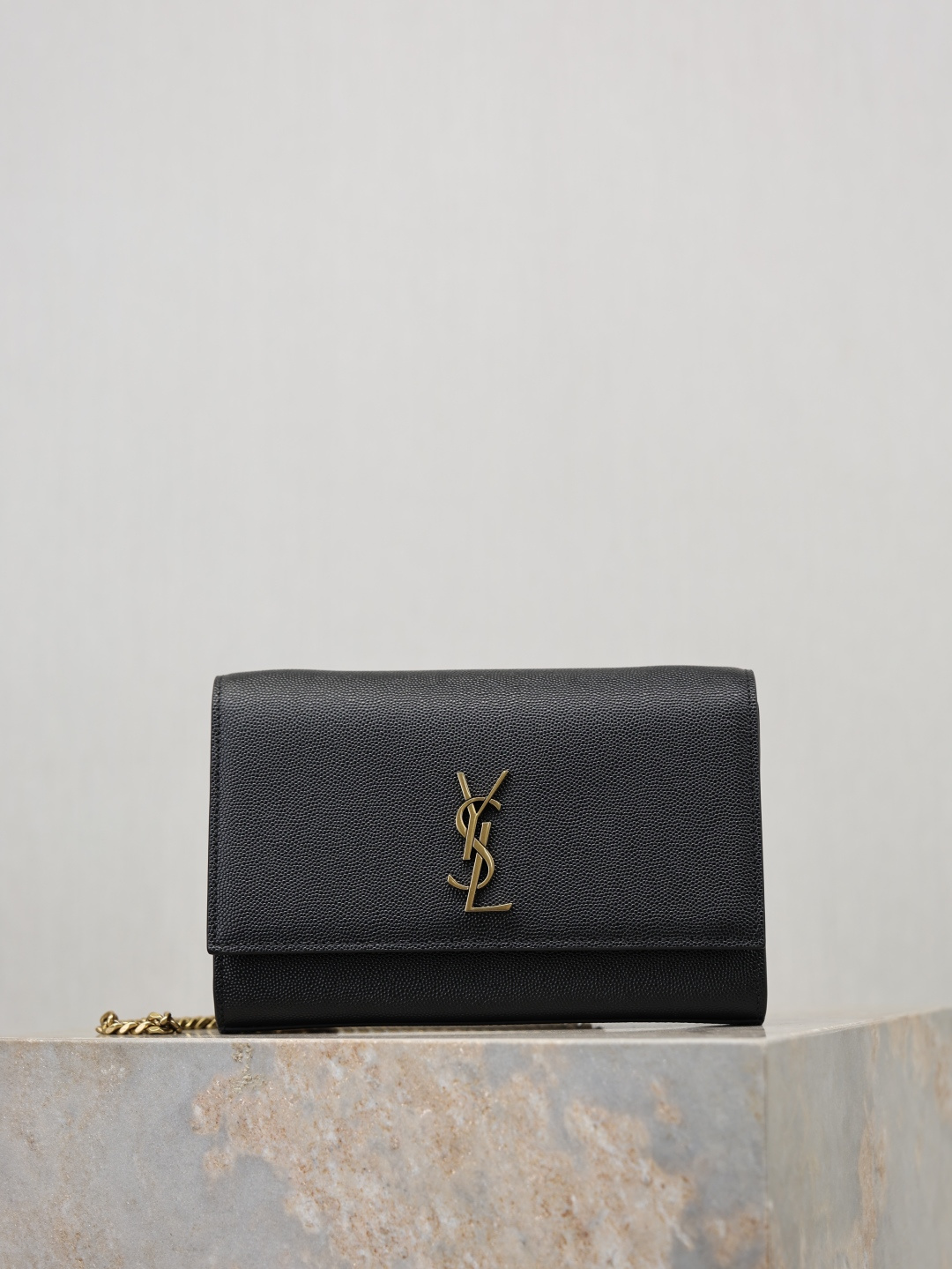NO:772540,Black Caviar·20cm The latest version of KATE 20cm counter, timeless style, irresistible super charm, a must-have style!  20cm is just right for use and can easily be included in all essential items when going out!  Did you get it?  Model 469390-1 size 20x13.5x6cm, saint laurent, saint laurent19860909黑色鱼子酱·20cm KATE 20cm专柜最新版本,永不过时的款式,不可抗拒的超强魅力,人手必备的款式！ 20cm使用起来刚刚好,出门必带品都能轻松纳入！你相中了吗？ 型号469390-1 尺寸20x13.5x6cm,圣罗兰,saint laurent,Bag
