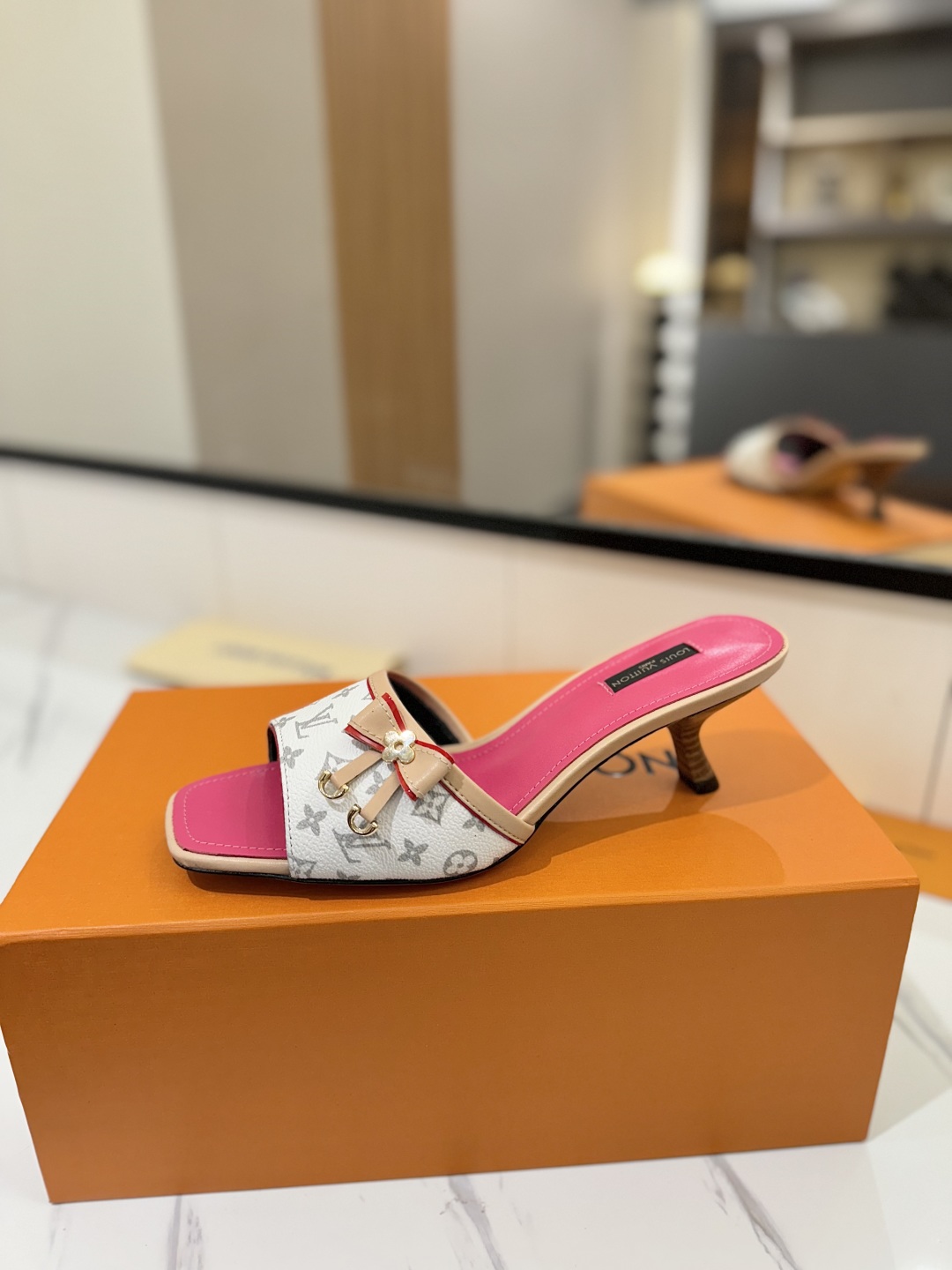 Louis Vuitton Women's White Monogrammed Slides/Sandals with Pink Trim 5 cmp i1739785175015 2214 0 3