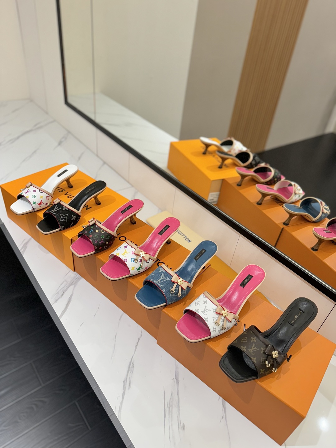 Louis Vuitton Women's Stylish Slides Sandals Slippers - Size 35-40