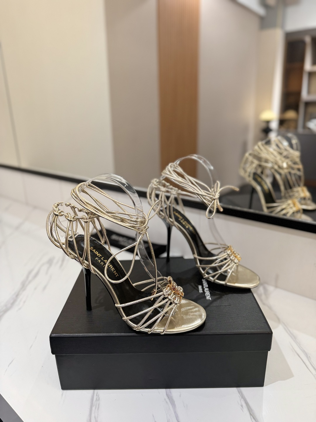 NO:391952,'SAINT LAURENT Saint Laurent' is a cool summer hit, making it a brilliant debut!  Original open mold letter buckle Italian leather outsole. Heel height: 10.5cm Color: black, apricot, brown Size: 35-40 (40 41 custom made without return), high heels sandals, saint laurent, saint laurent, sandals, high heels, Leather soles19860909「SAINT LAURENT 圣罗兰」 夏日清凉爆款,闪亮登场！ 原版开模字母扣 意大利真皮大底. 跟高:10.5cm 颜色:黑色,杏色,棕色 Size:35-40（40 41订做不退换),高跟鞋凉鞋,saint laurent,saint laurent,sandals,high heels,Leather soles,Women's Shoes