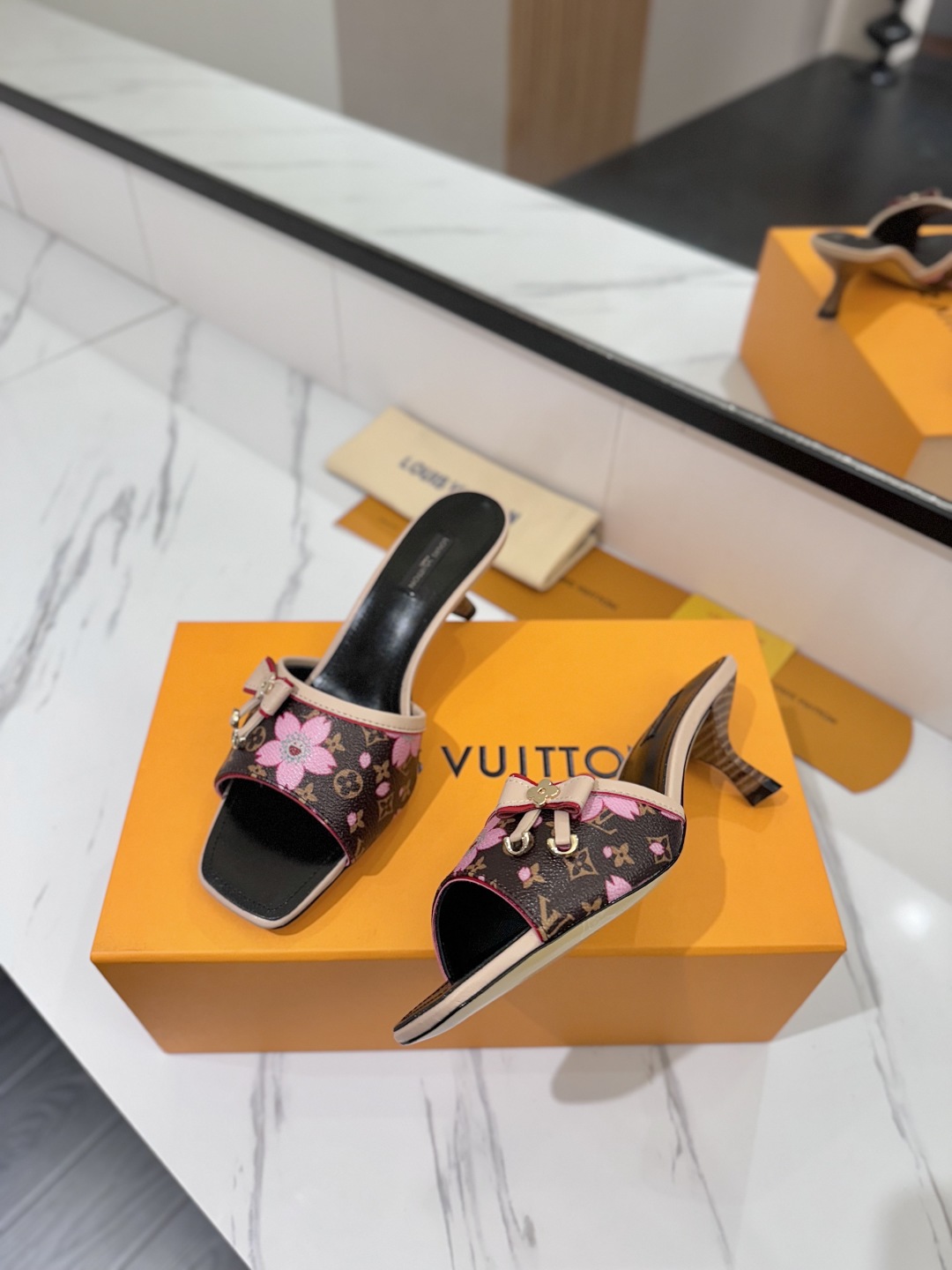 Louis Vuitton Women's Pillow Comfort Sandal LV Monogram Slides Slippers 5 cmp i1748122375716 3245 0 4