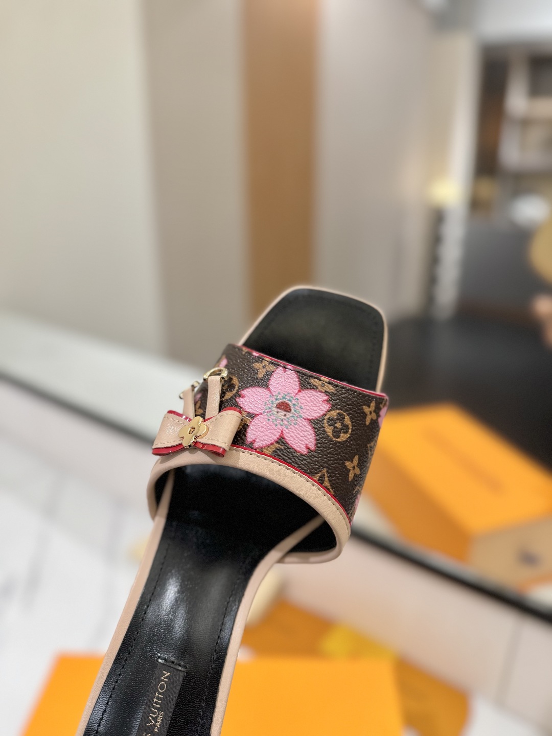Louis Vuitton Women's Pillow Comfort Sandal LV Monogram Slides Slippers 6 cmp i1748122404497 503 0 5
