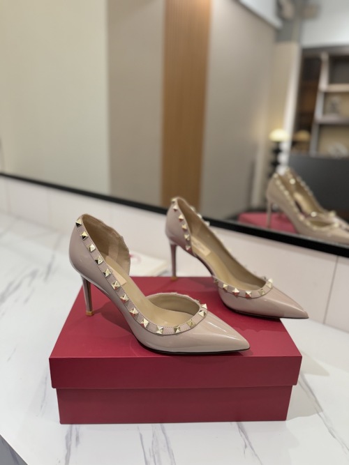 Valentino Studded Pointed-Toe Leather Pumps High Heels, Luxury Designer Shoes 1 Valentino Studded Pointed-Toe Leather Pumps High Heels, Luxury Designer Shoes