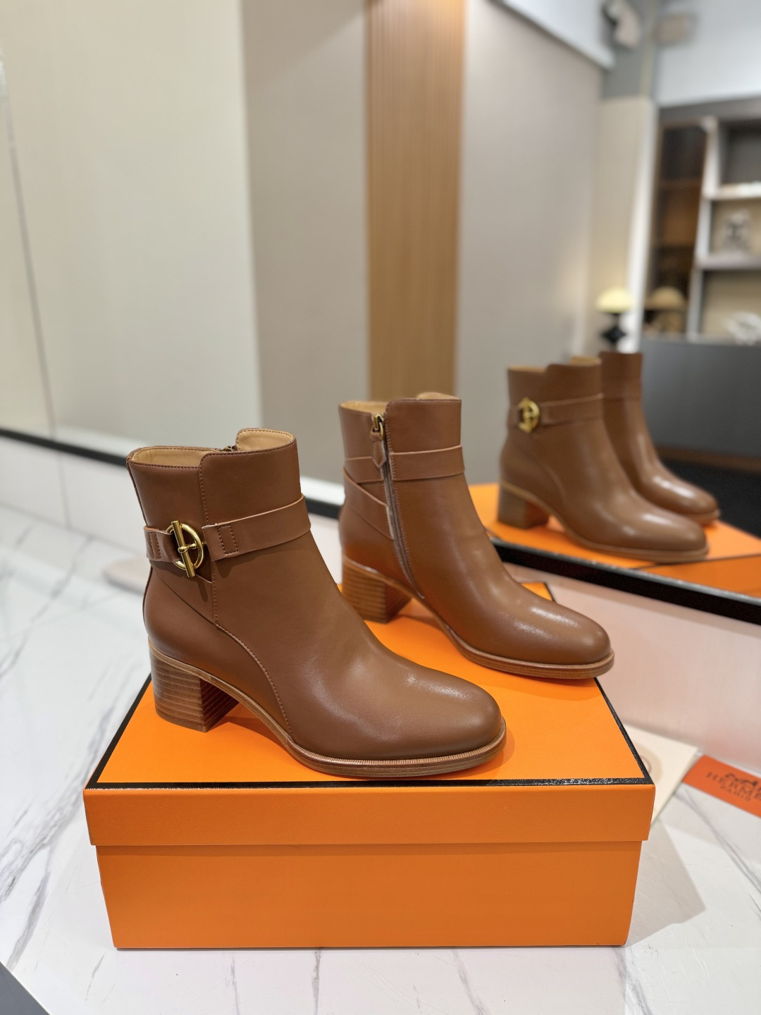 NO:463541,Hermes's top hot girl Hermes justine calfskin round-toe sleeves knight boots top quality and ingenious goods!! The classic styles that can't be rejected will look good if anyone wears them. Elegant style, creating a different feeling!  It is an indispensable combat boot in your shoe cabinet!  Simple and elegant style, the highest version of the market◆ Material imported cowhide ◆◆ Inner lining and foot pad imported cowhide ◆◆ Outsole Italian leather outsole ◆◆ Heel height. High cover packaging ◆ ◢size. ｜35-39 (34 40 41 42 customized)◣, boots, hermes, hermes, boots, cowhide, Leather soles19860909Hermes高级辣妹爱马仕 justine 小牛皮 圆头套筒 骑士筒靴顶级牛品匠心好货!!经典再现拒绝不了的款式谁穿都好看 优雅风格,创造不一样的感觉！它是你鞋柜里不可缺少的战靴！简约气质款式,市场最高版本◆ 材料进口牛皮 ◆◆ 内里、垫脚进口牛皮◆◆ 大底意大利真皮大底 延真皮底◆◆ 跟高. 高盖包装 ◆ ◢size. ｜35-39（34 40 41 42定制）◣,靴子,hermes,hermes,boots,cowhide,Leather soles,Women's Shoes