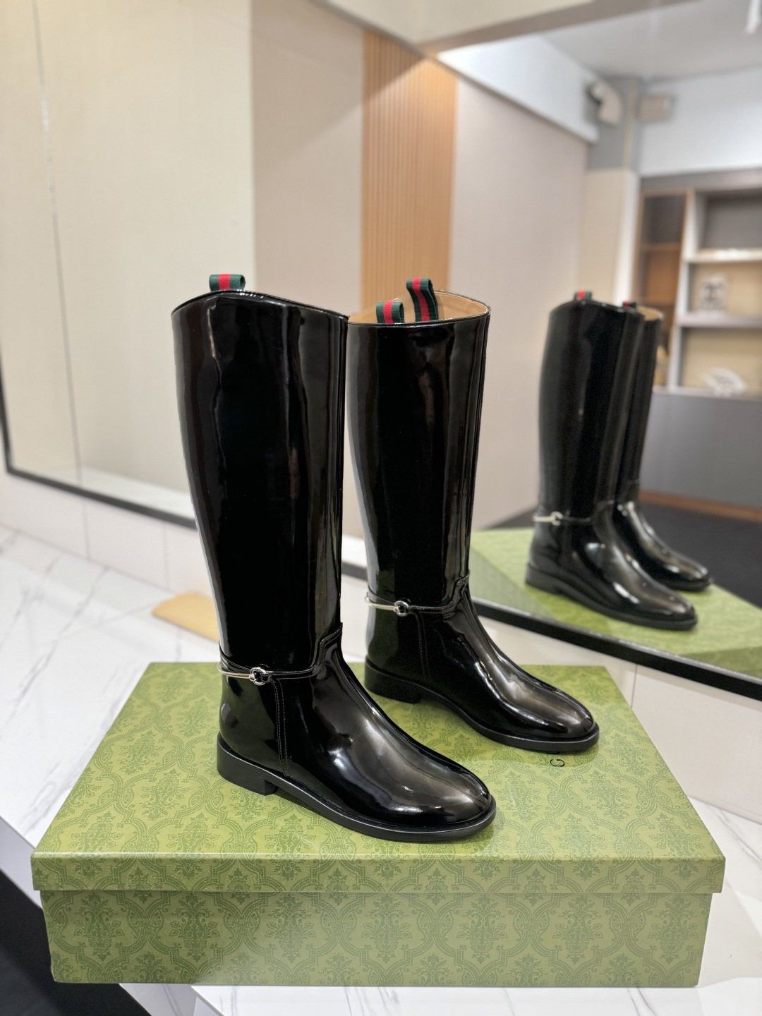 NO:485333,New Knight Boots, King of Autumn and Winter, GUUCI Top Version!  Original development can be made without labels, custom made in velvet, stitched cowhide, open-edge beaded cowhide, inner cowhide, cowhide pad, original genuine leather injection molded sole, sole height 4cm, size 35-39 (40.41.42 customized cowhide) Packaging configuration original packaging!  boots, boots, cowhide19860909新款骑士靴 秋冬王炸款 GUUCI 顶级版本！原版开发 可做无标 绒里定做  鞋面迳口牛皮,开边珠牛皮 内里牛皮里 牛皮垫 大底原版真皮注塑大底 底高4cm 码数35-39（40.41.42定做码数） 包装配置原版包装！,靴子,boots,cowhide,Women's Shoes