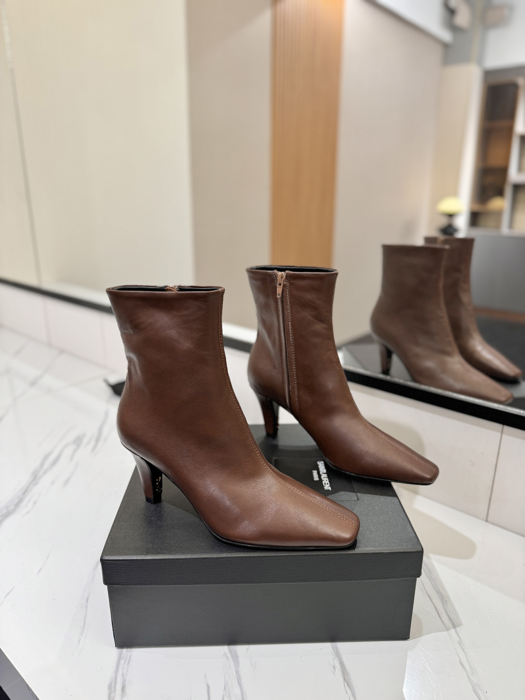 NO:594335,Saint Laurent Saint Laurent 2025 autumn and winter new Martin women's boots YSL letter logo side zipper square toe high heel motorcycle rider short boots Material: upper imported cowhide/imported sheepskin + imported mixed sheepskin lining + Italian genuine leather outsole Heel height 7CM size35-41 (40.41 customization is not returnable), boots, saint laurent, saint laurent, saint  laurent,boots,cowhide,sheepskin,sheep,leather soles19860909Saint Laurent 圣罗兰 2025秋冬新款马丁女靴 YSL字母logo侧拉链方头高跟气场机车骑士短靴 材质:鞋面进口牛皮/进口羊猄皮+进口混种羊皮内里+意大利真皮大底 跟高7CM size35-41（40.41定制不退换）,靴子,saint laurent,saint laurent,saint laurent,boots,cowhide,sheepskin,sheep,Leather soles,Women's Shoes