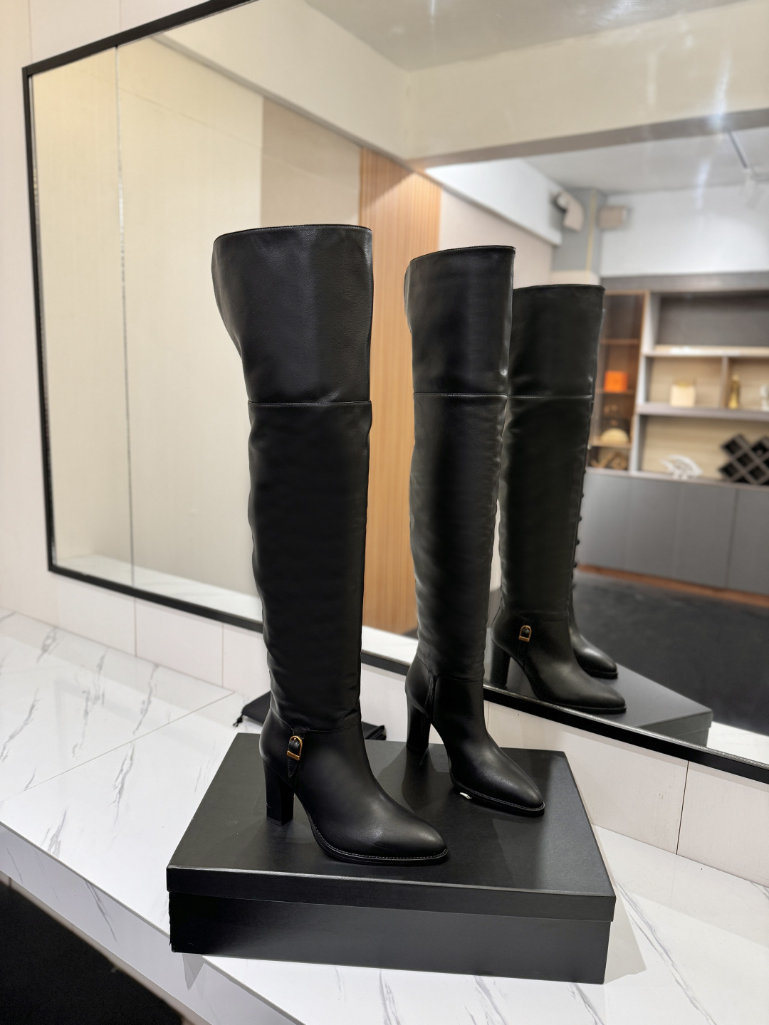 NO:614444,SAINT LAURENT Jill's domineering side-leak over-the-knee boots make your legs 8.5cm longer in seconds and are easy to control. The upper is made of imported cowhide/crystal sheepskin lining/sole Italian genuine leather outsole. Size 35-39 (40.41.42 customized), boots, jil sander, saint laurent, saint laurent, boots, cowhide, sheepskin, Leather soles19860909SAINT LAURENT圣罗兰 Jill 霸气侧漏过膝长靴秒变大长腿8.5cm轻松驾驭 鞋面采用进口牛皮/内里水晶羊皮/鞋底意大利真皮大底.码数35-39（40.41.42定做）,靴子,jil sander,saint laurent,saint laurent,boots,cowhide,sheepskin,Leather soles,Women's Shoes