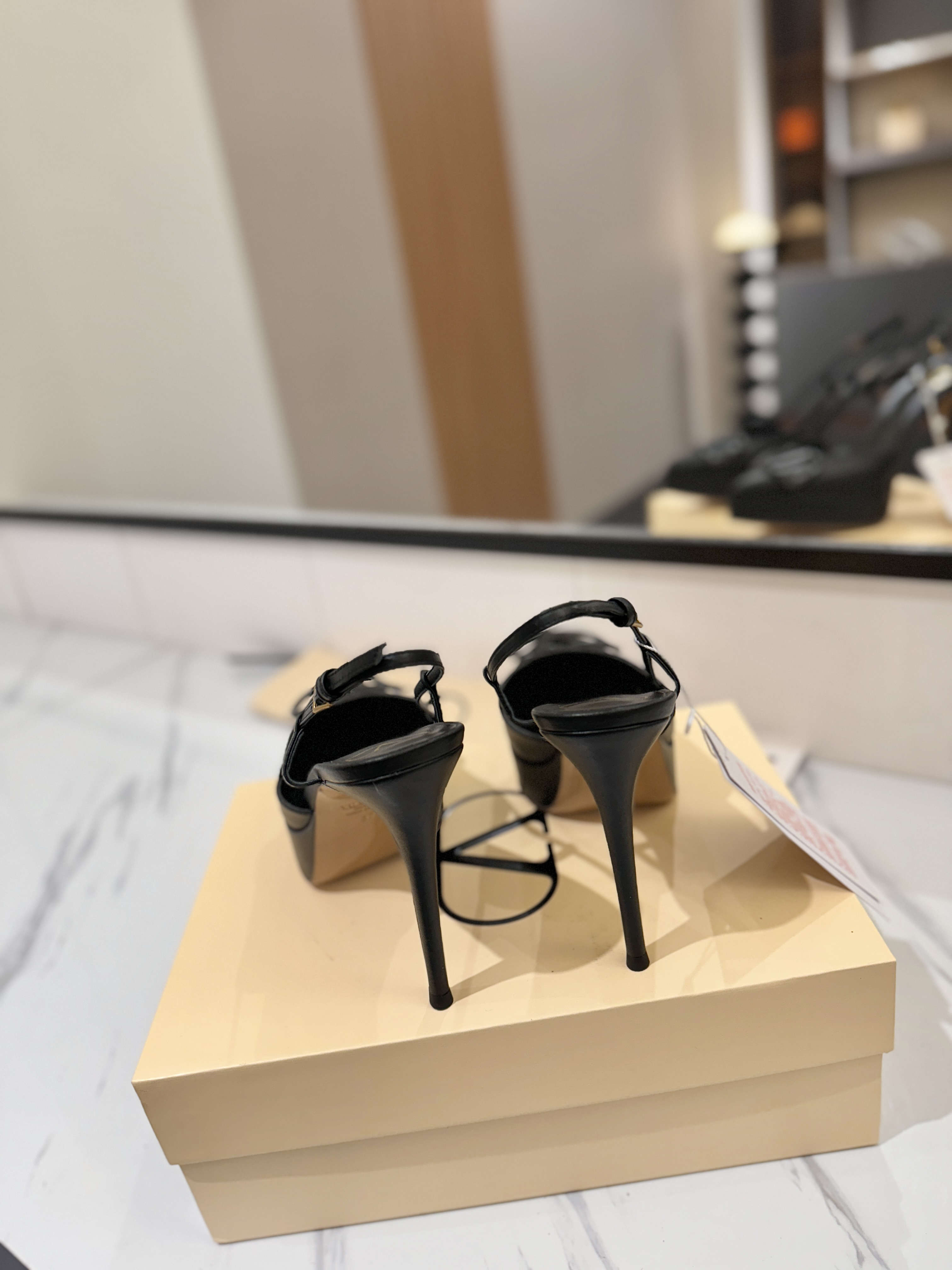 발렌티노 신발 134633 Valentino Shoes 썸네일 이미지